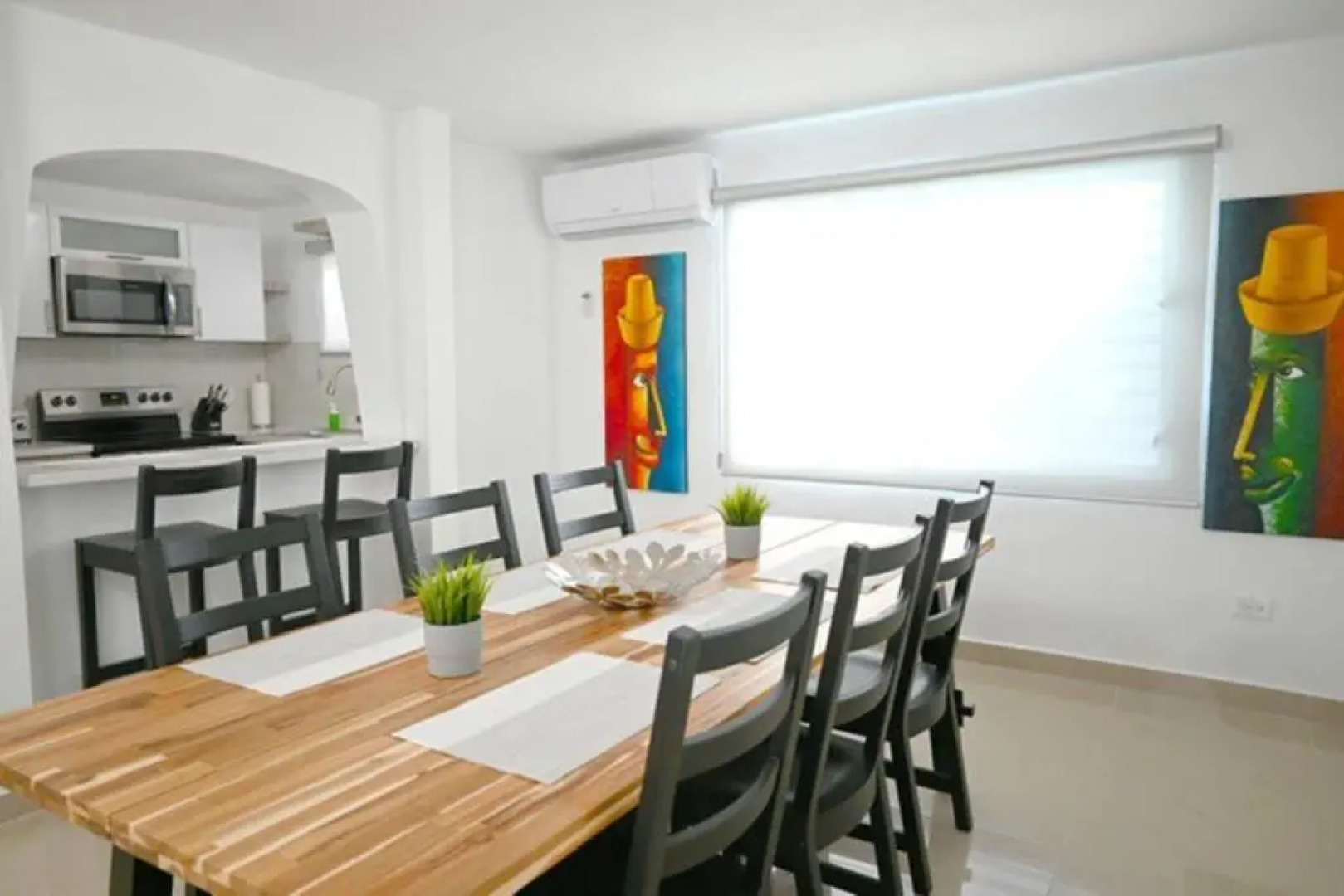 NEW Remodeled pool house 2 minutes from beach