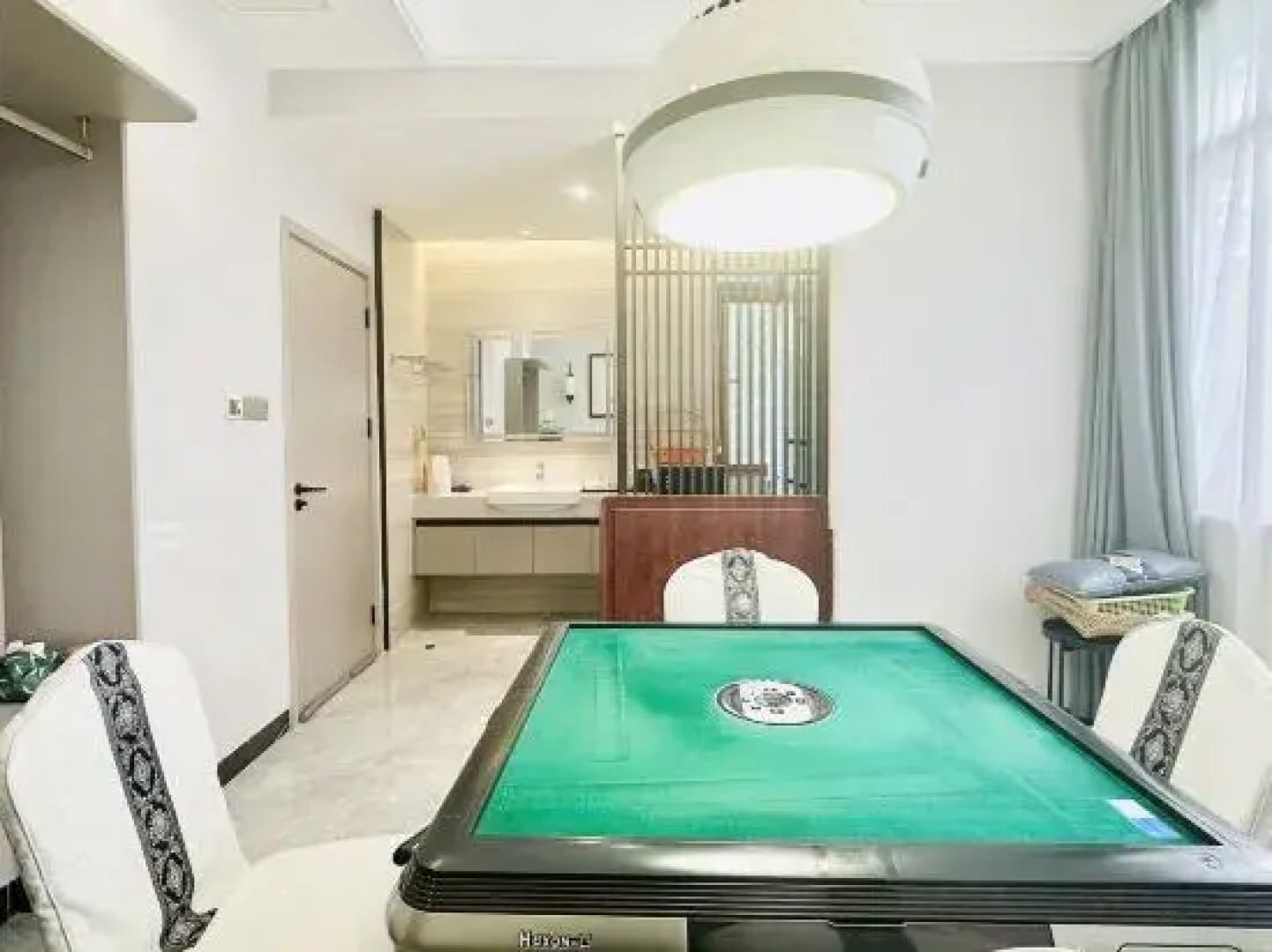 Wuzhishan Yisuli Theme Hotel