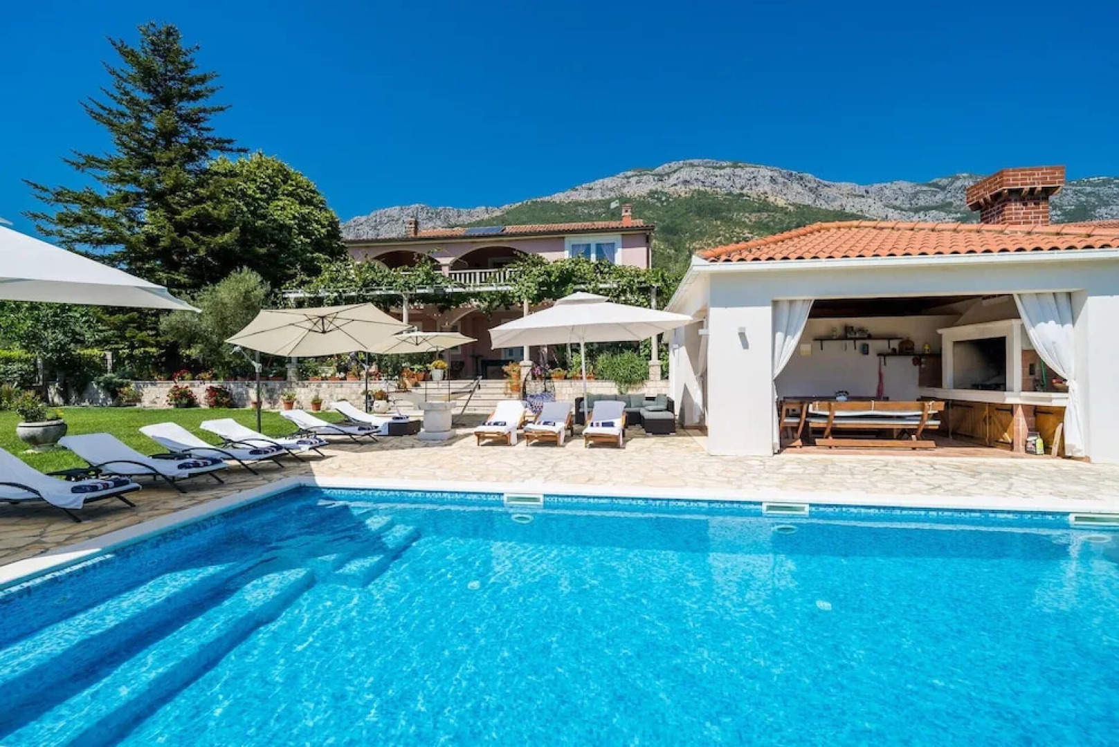 Awesome Home in Gruda with Outdoor Swimming Pool, Hot Tub & 4 Bedrooms