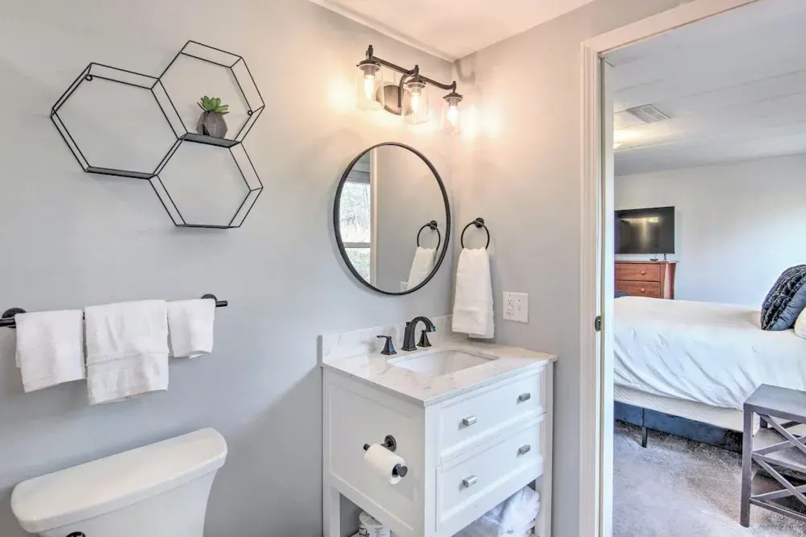 Cozy Asheville Cottage w/ Grill & Fire Pit!