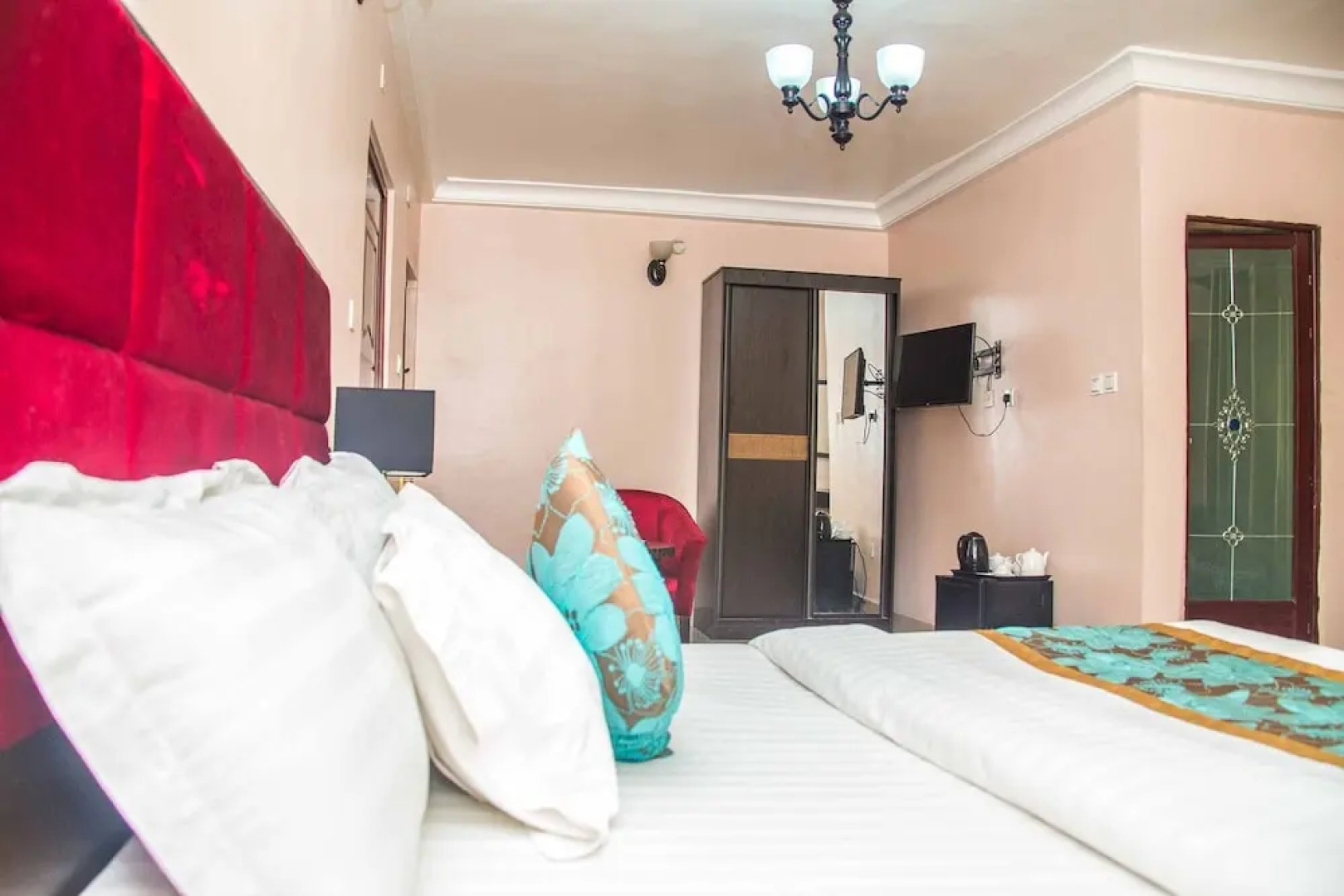 Royal Crest Hotel & Suites