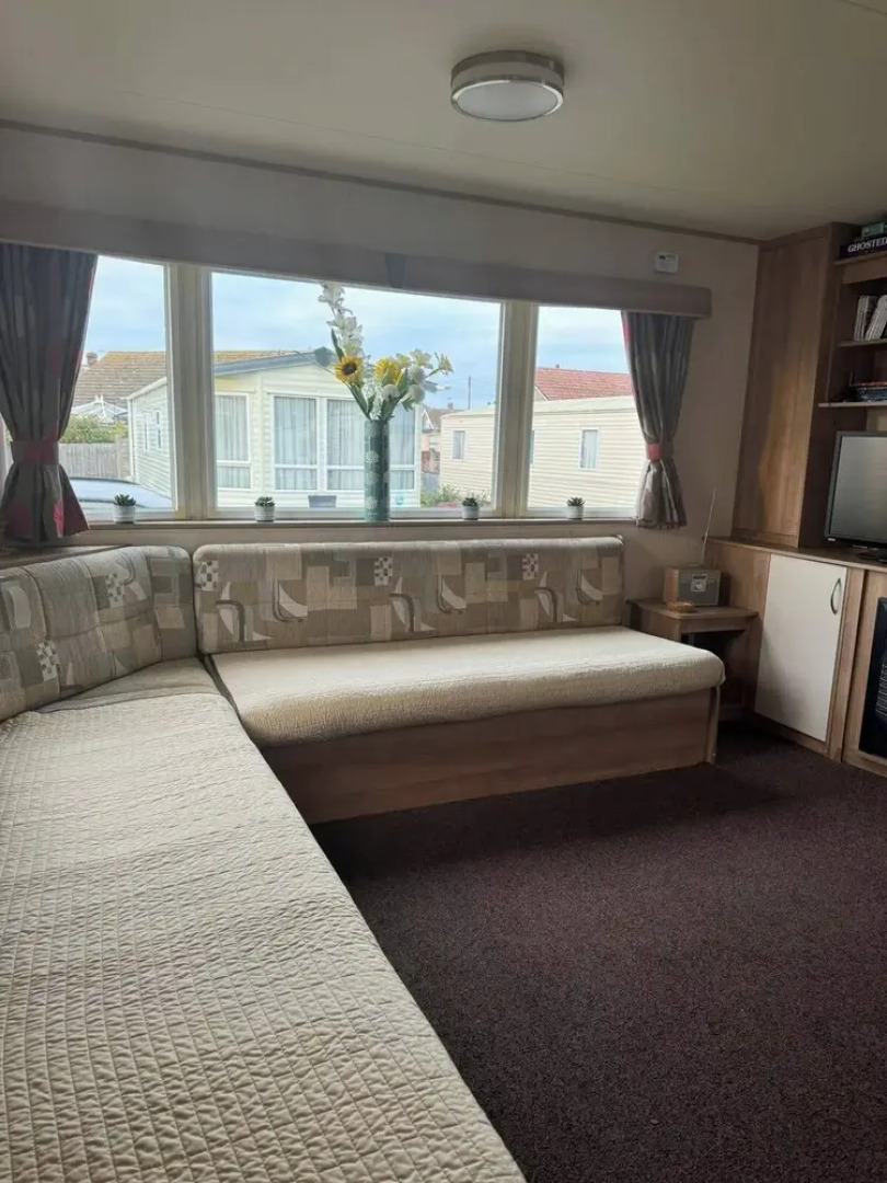 3 bed With Balcony on Lido Beach