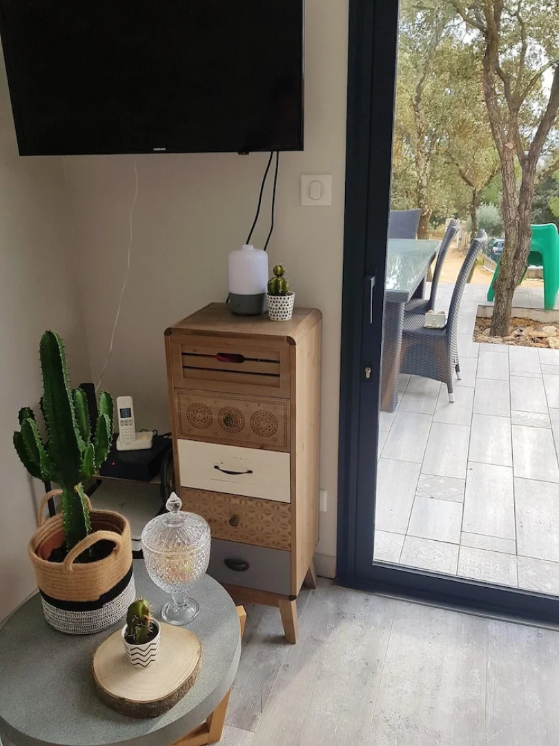 House With one Bedroom in Mornas, With Enclosed Garden and Wifi