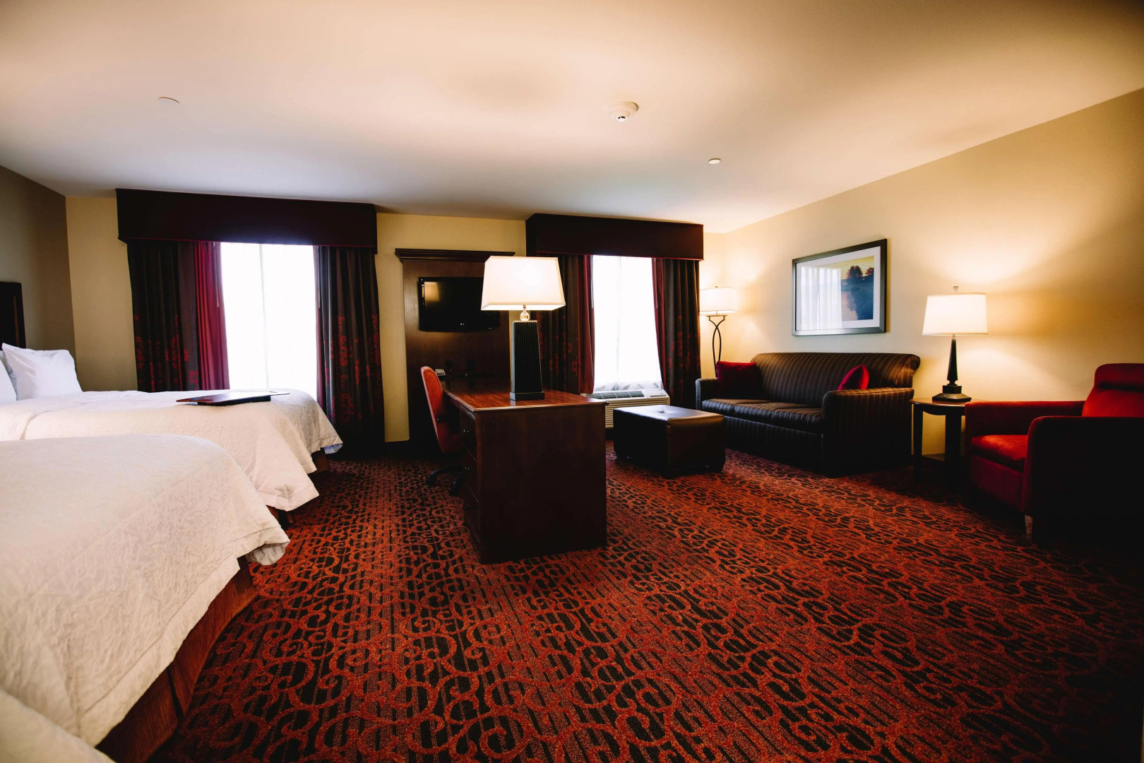 Hampton Inn & Suites Minot Airport