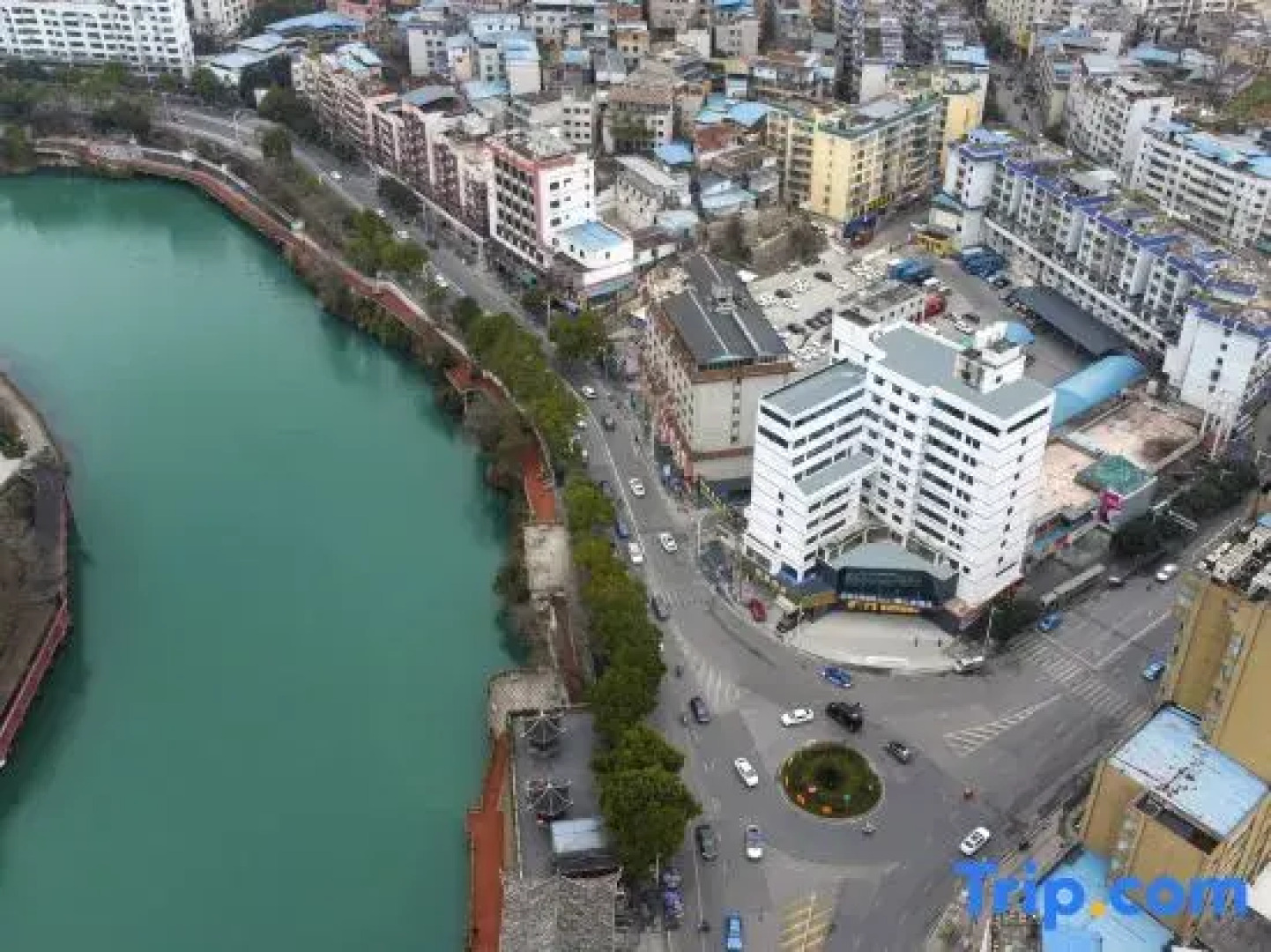 Tongren Grand Hotel (Tongren High-speed Railway Station Ancient City Pedestrian Street Branch)