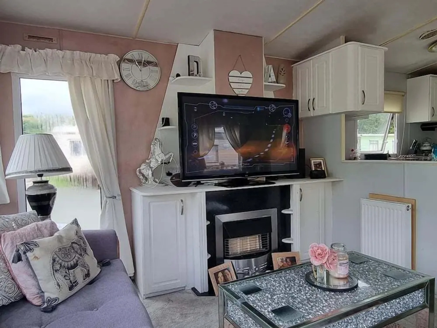 Lovely 3-bed Caravan in Foel, Welshpool