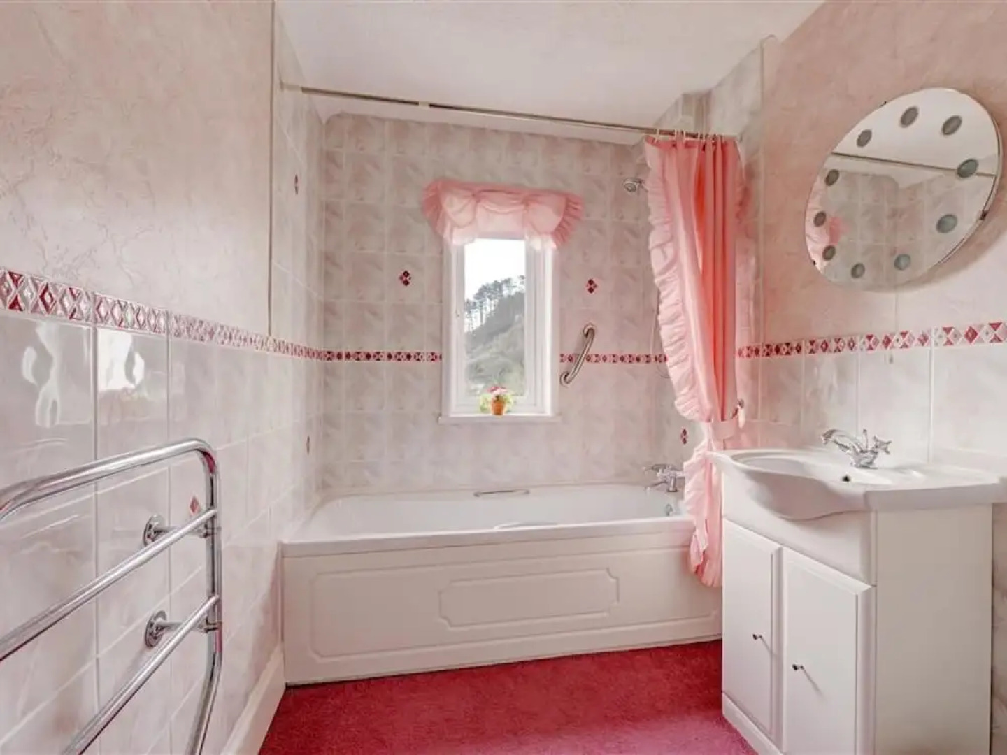 Spacious Well-presented Property Situated in the Coastal Village of Amroth