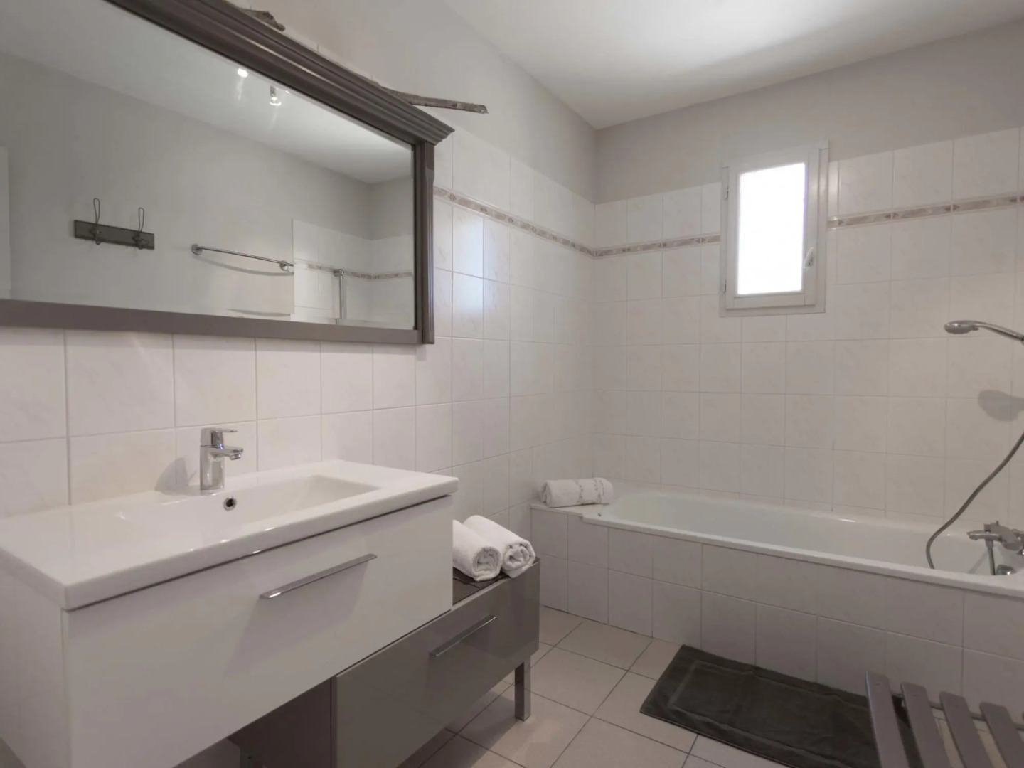 Spacious Villa, Plenty of Privacy, Private Swimming Pool Surrounded by Vineyards