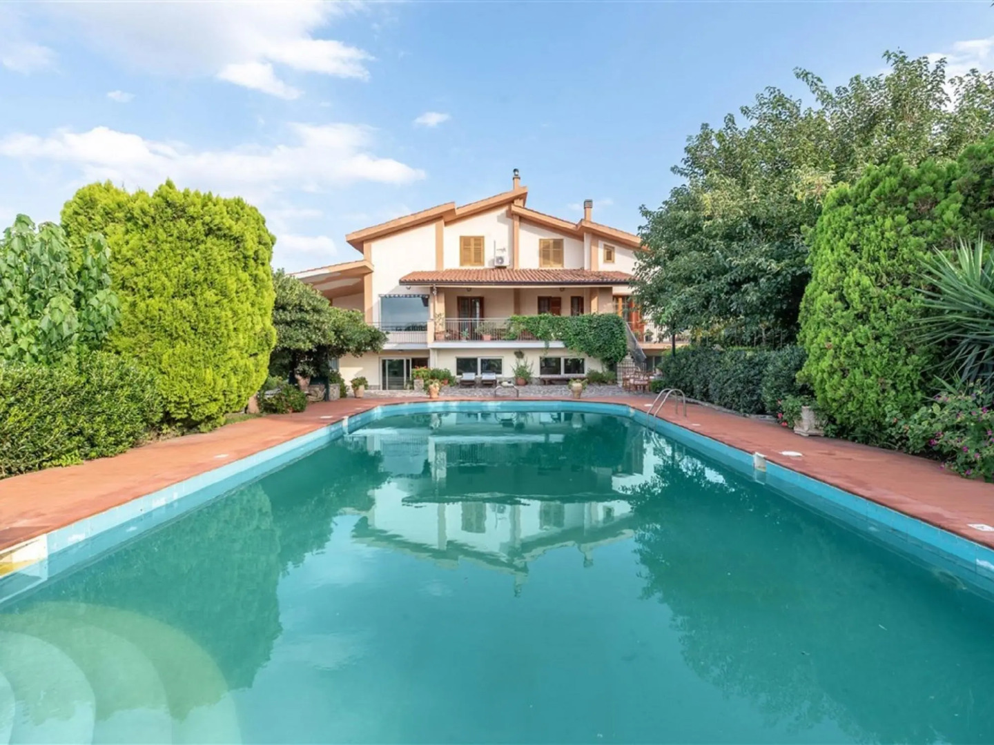 Splendid Villa with swimming pool a stone's throw from Palermo