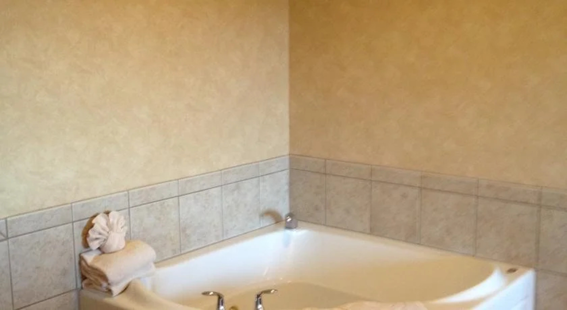 Irish Cottage Inn & Suites