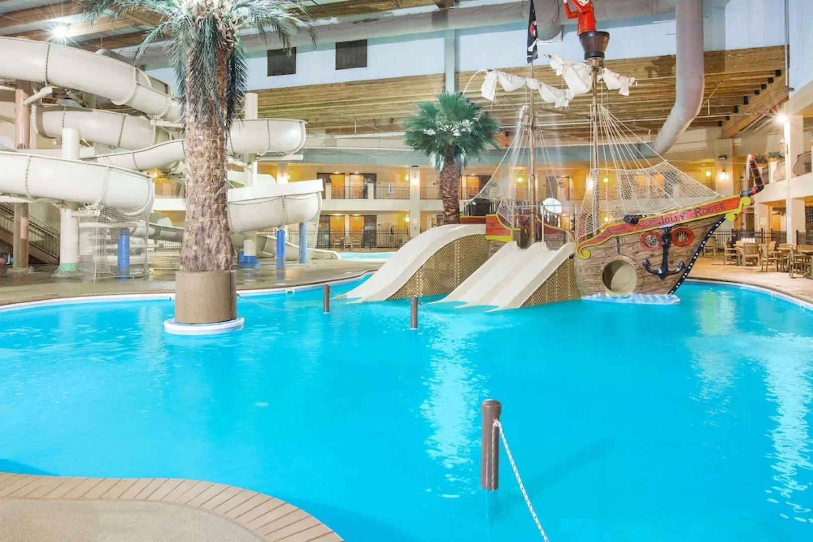 Ramada Tropics Resort / Conference Center Des Moines