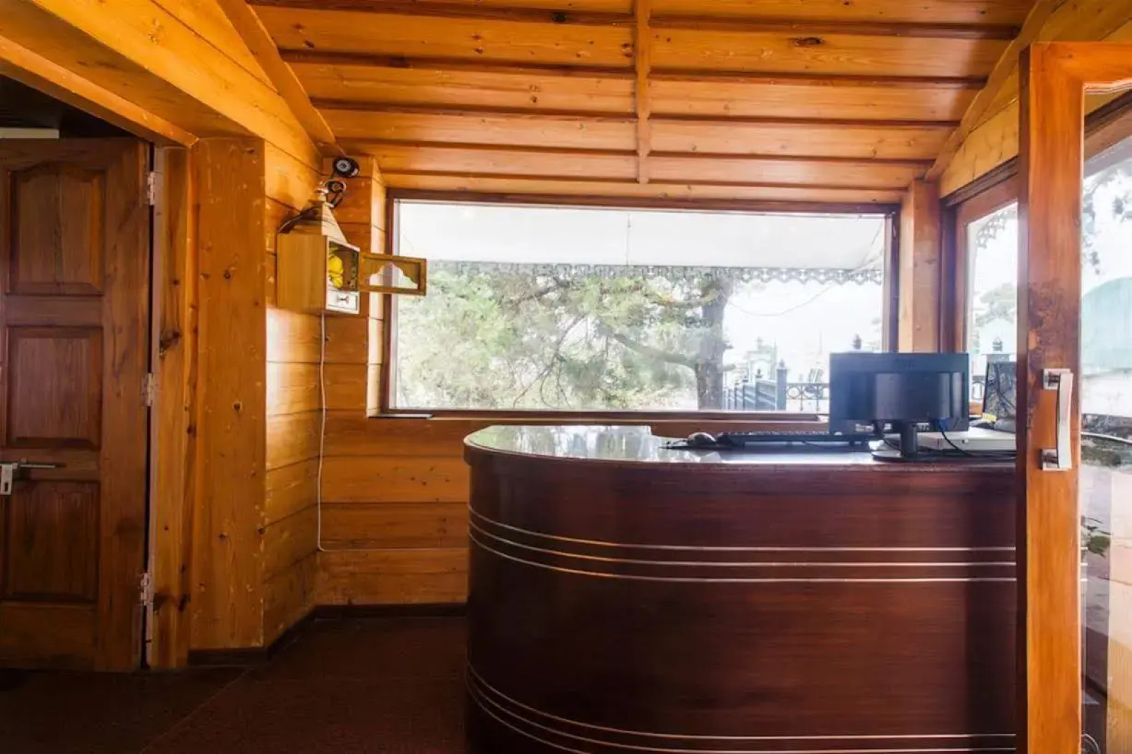 OYO 11839 Hotel Paradise Mansion