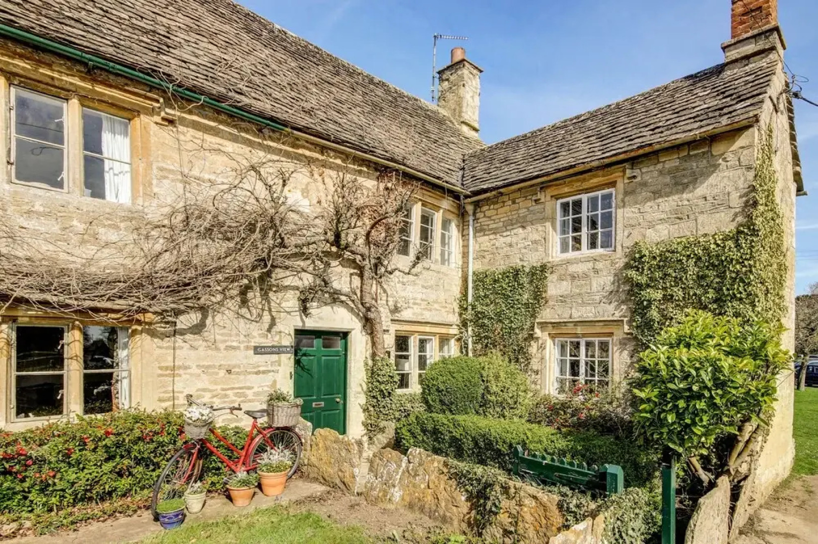Stone Cottage close to village shop, pool & pub