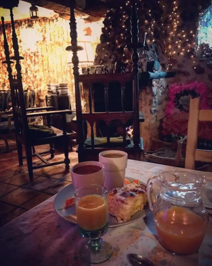 Room in Guest room - Romantic getaway to Valeria