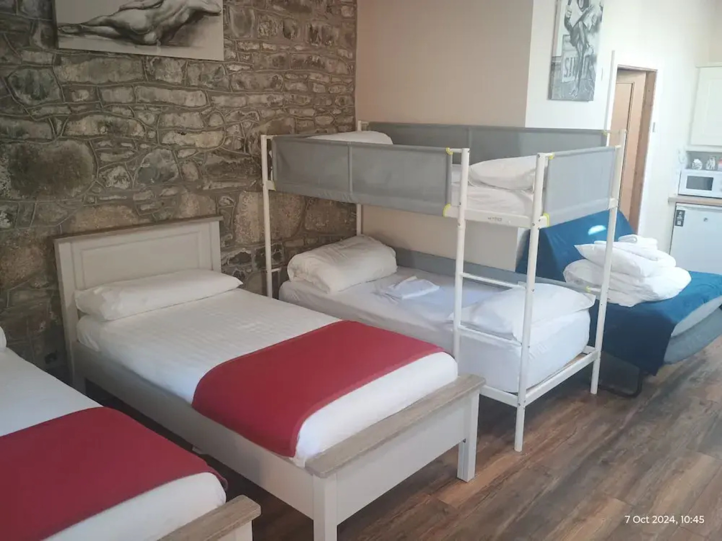 Mattys Pub & Apartments