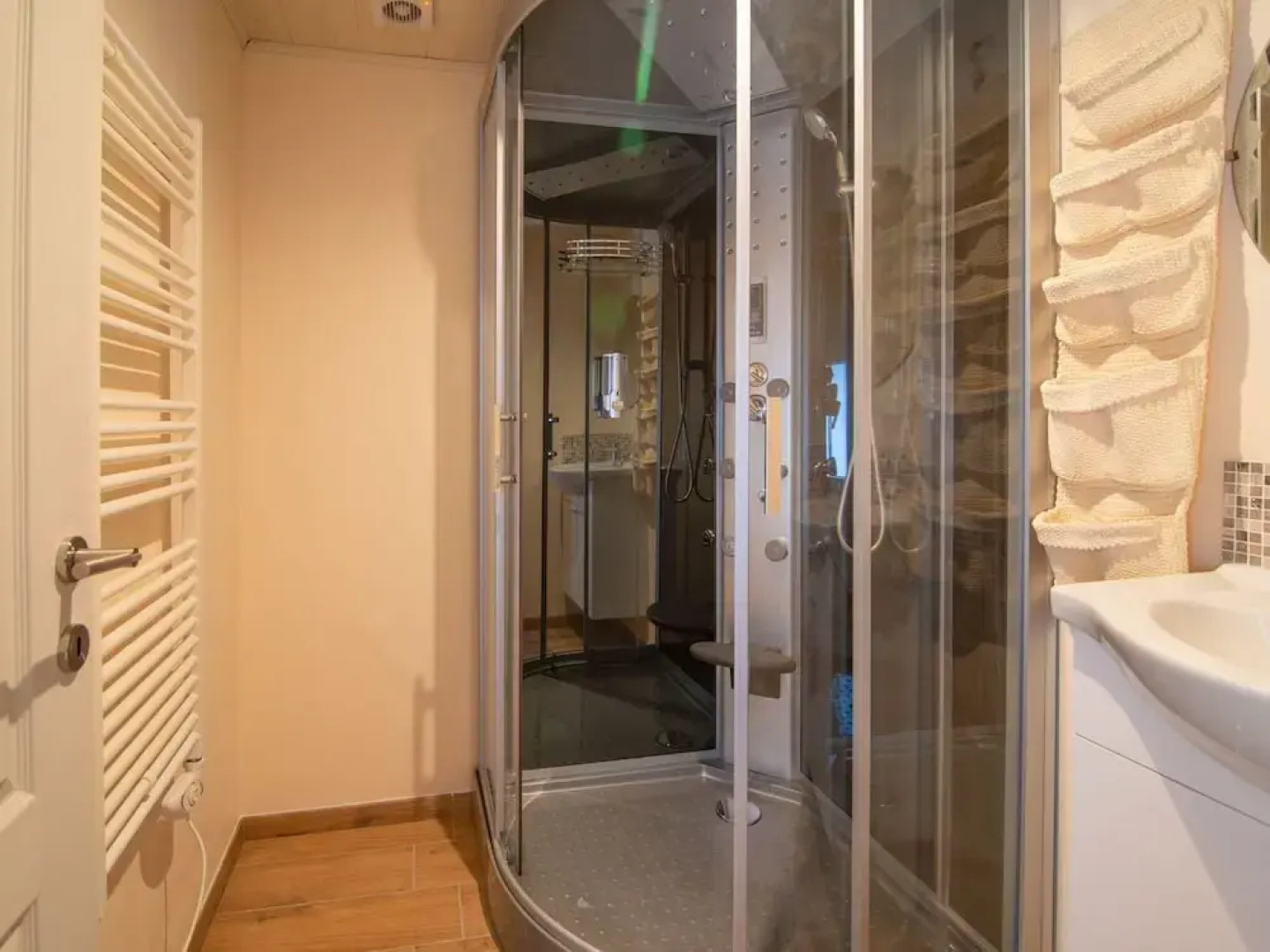 Wonderful Holiday Home in Gouvy with Hot Tub