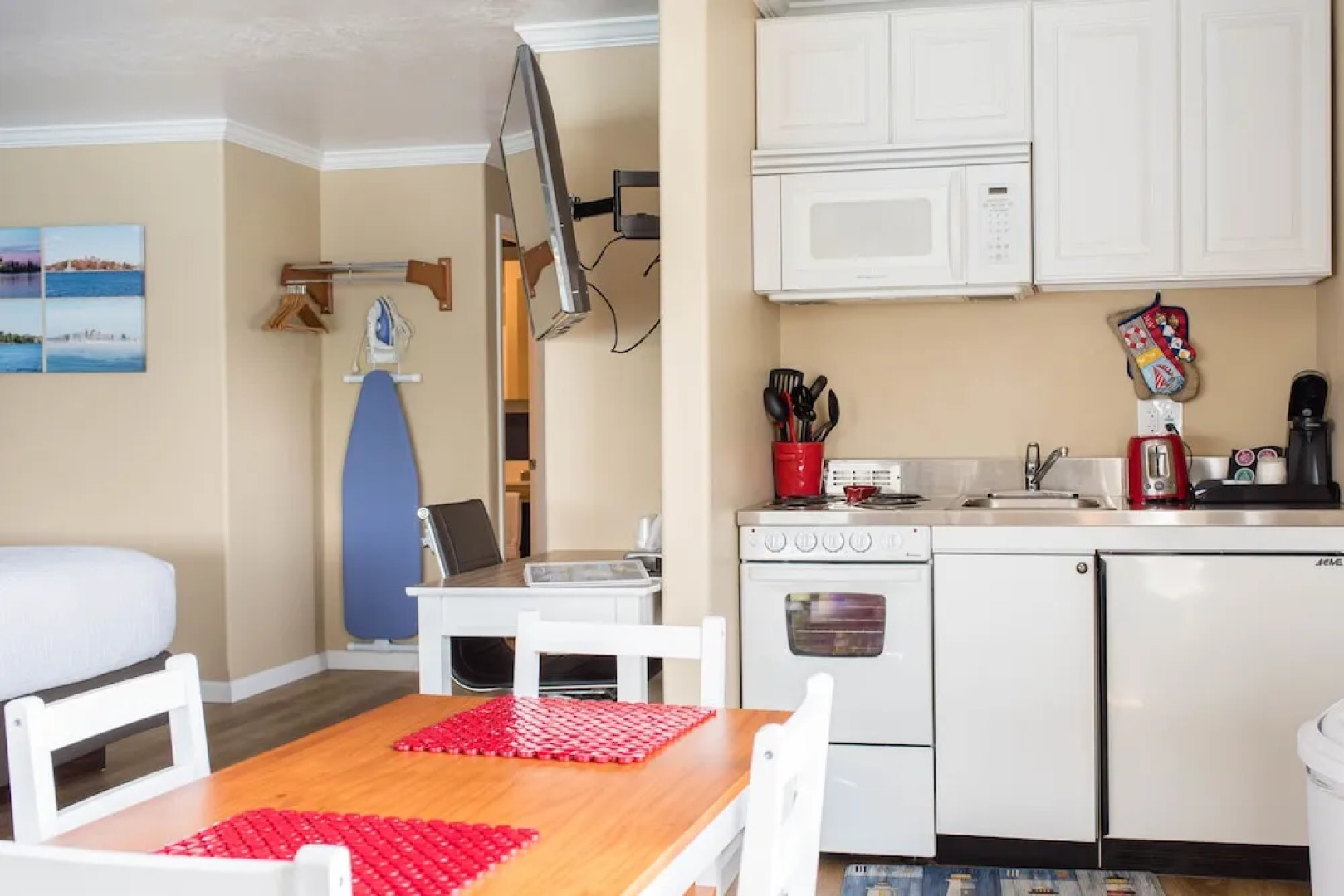 Capt. Thomson's Resort