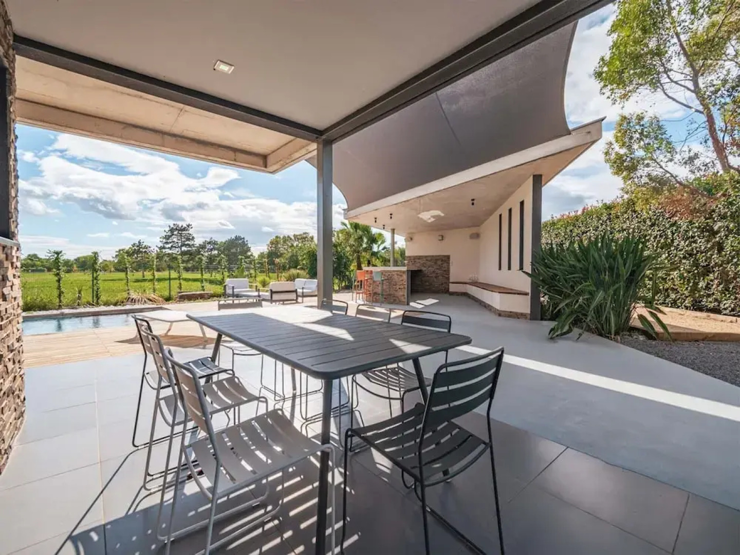 Villa 4 Bedrooms 8 PAX