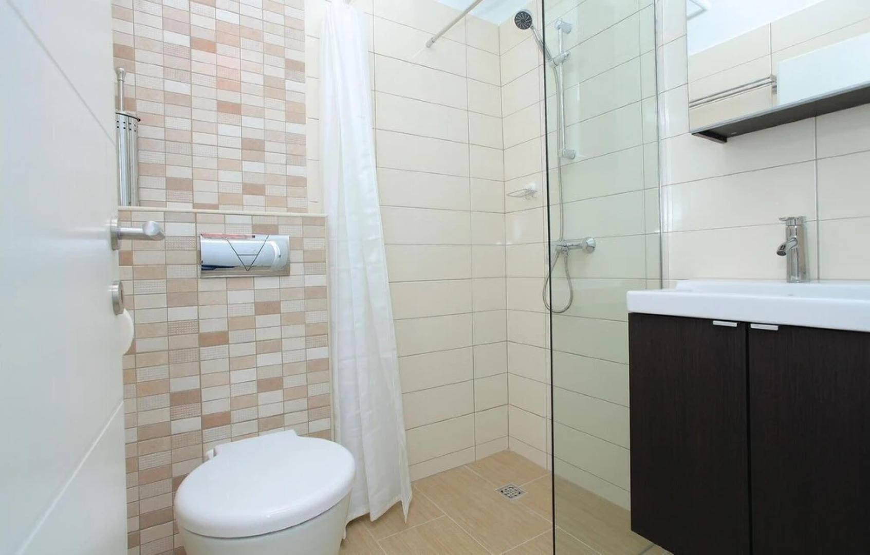 Stunning Home in Prigradica With Jacuzzi, Wifi and 8 Bedrooms