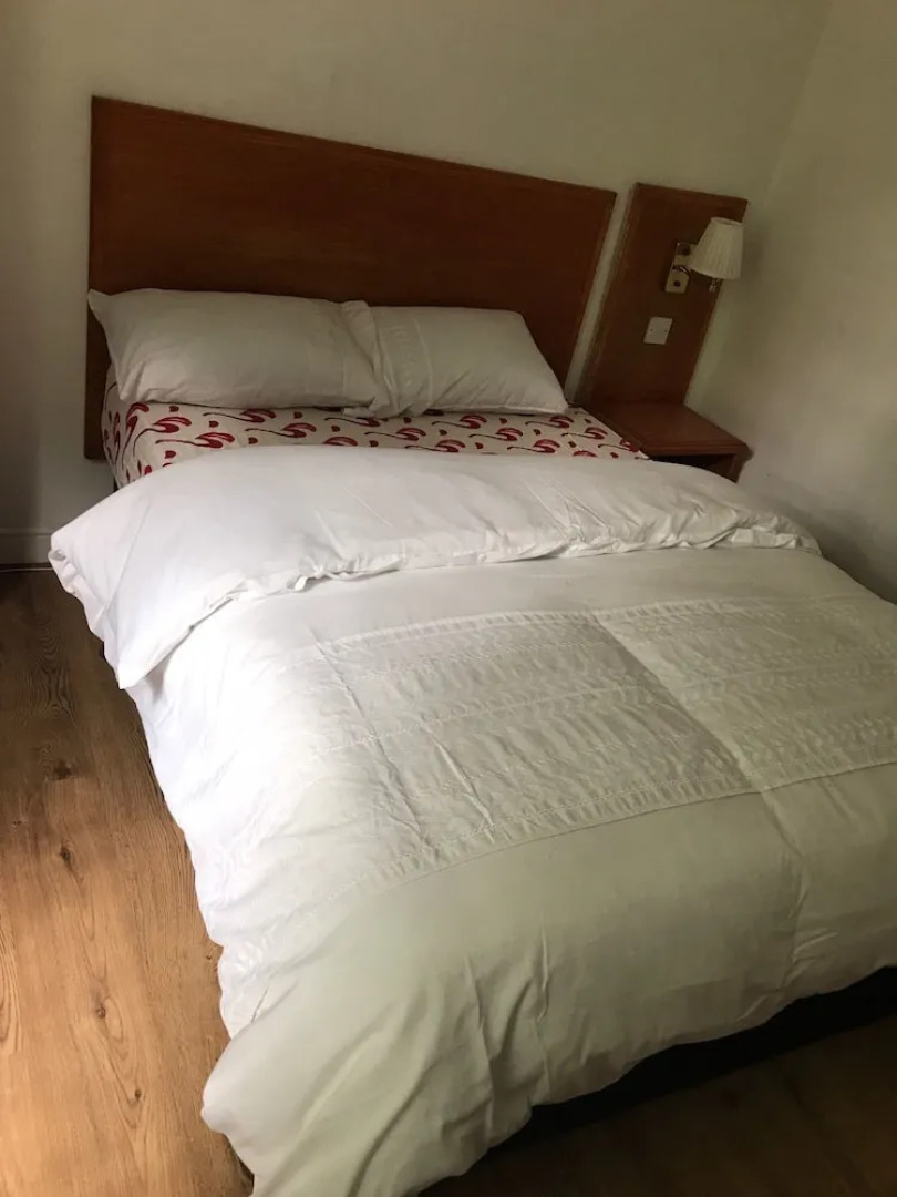 Junction 10 Budget Travel Accommodation