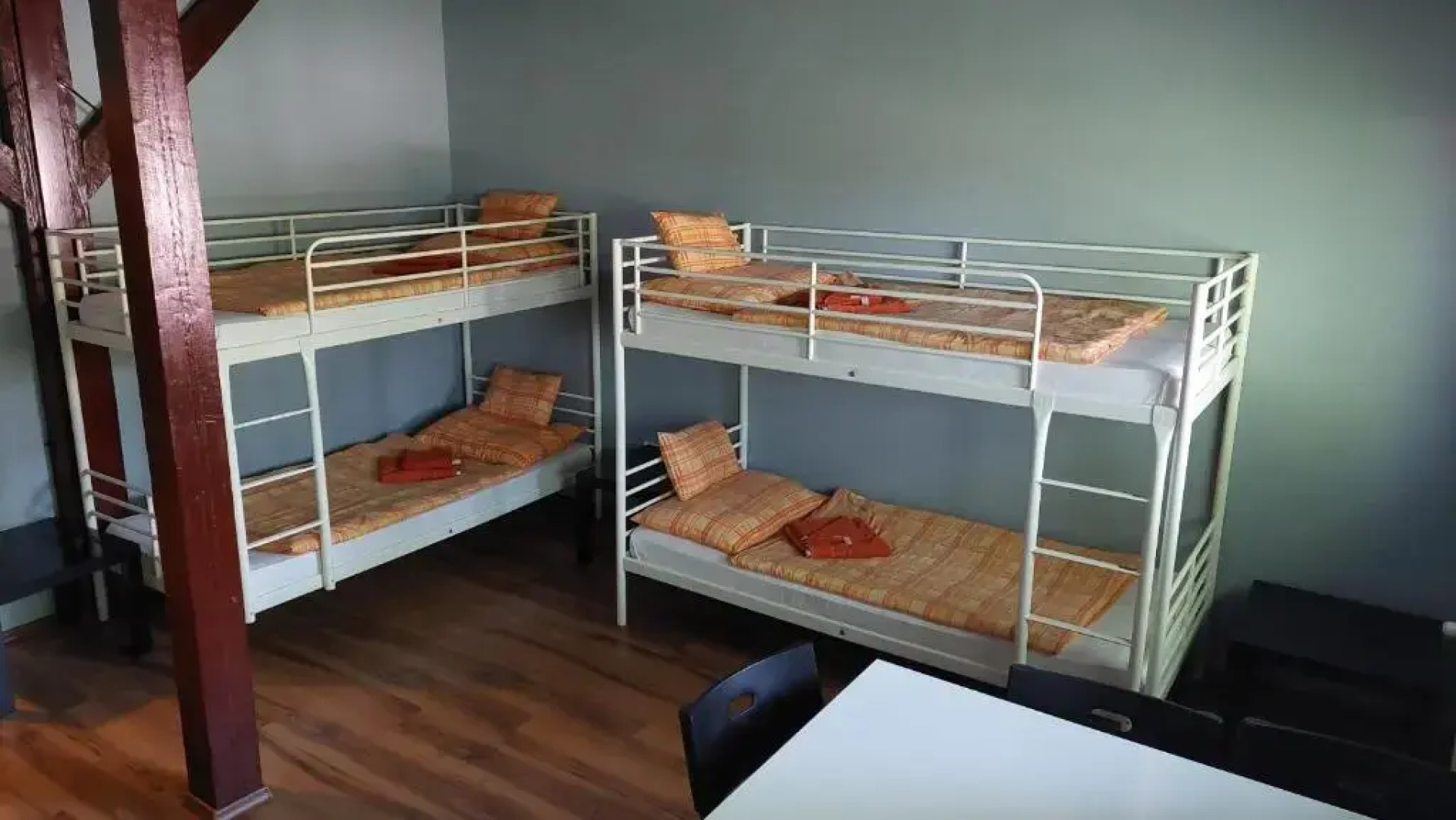 Vadgesztenye Youth Hostel