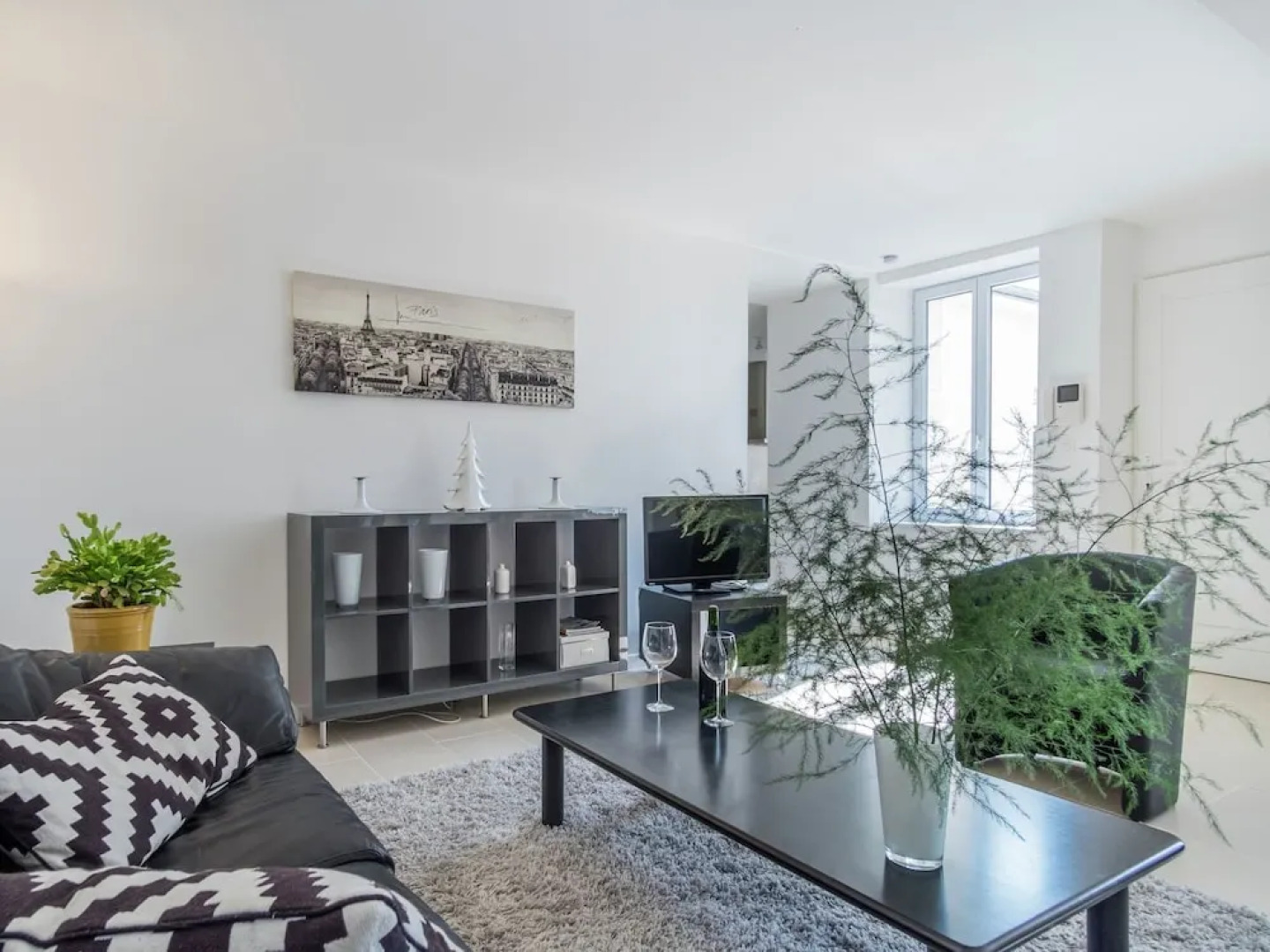 Luxury Holiday Home With Lawn in Beaumont-en-véron Near Chinon