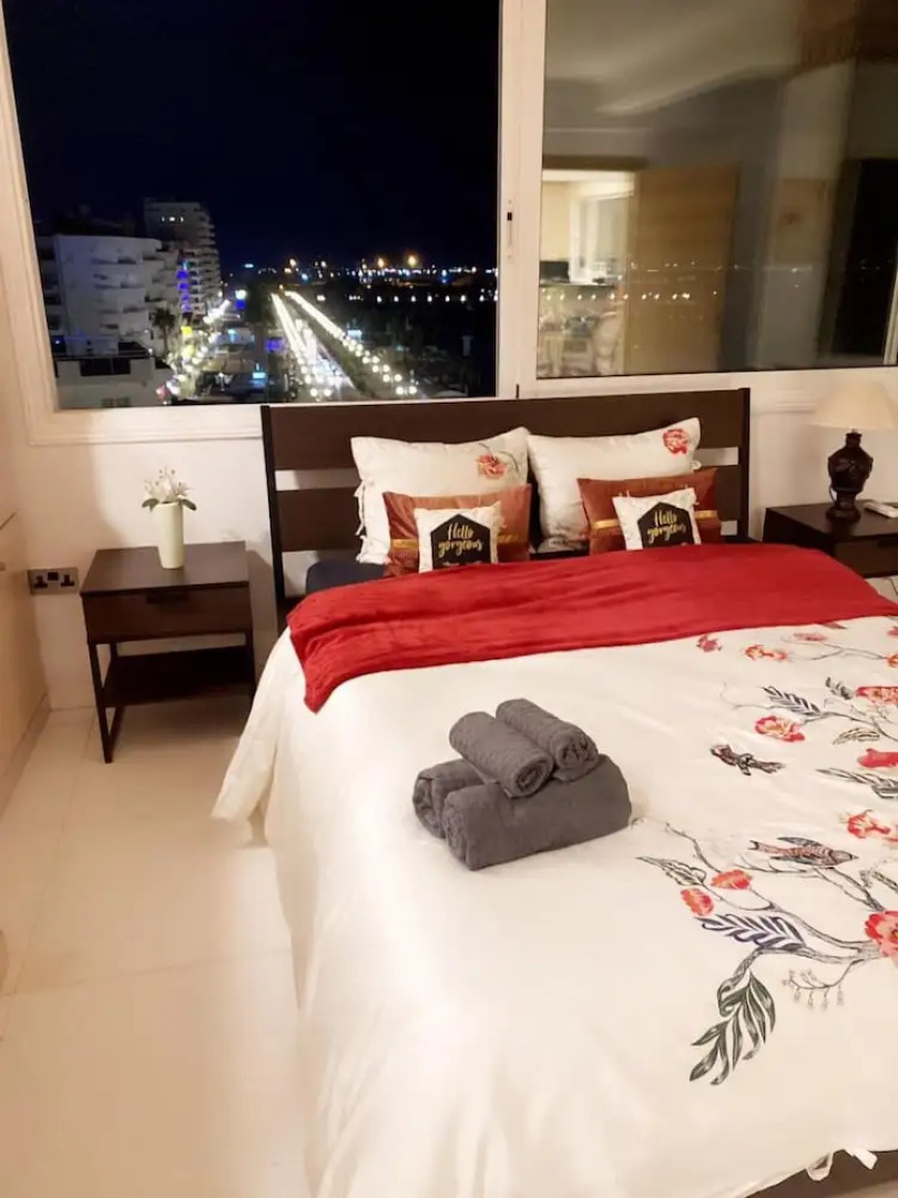 Larnaca Seaview Rooms