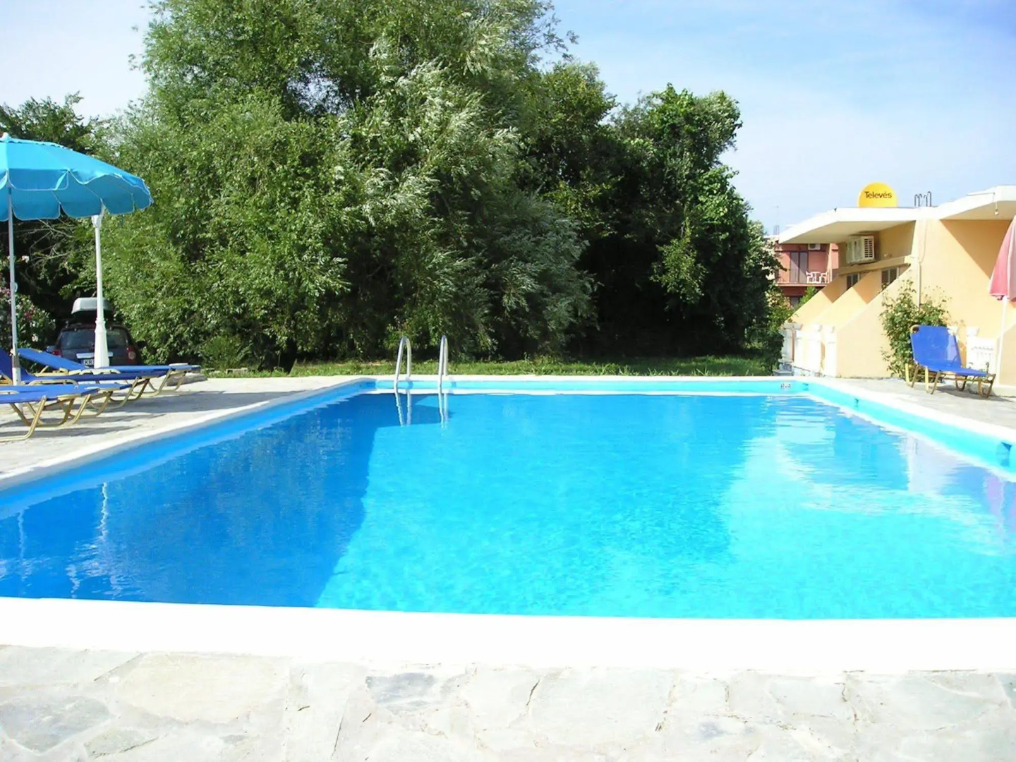 River Studios & Apartments