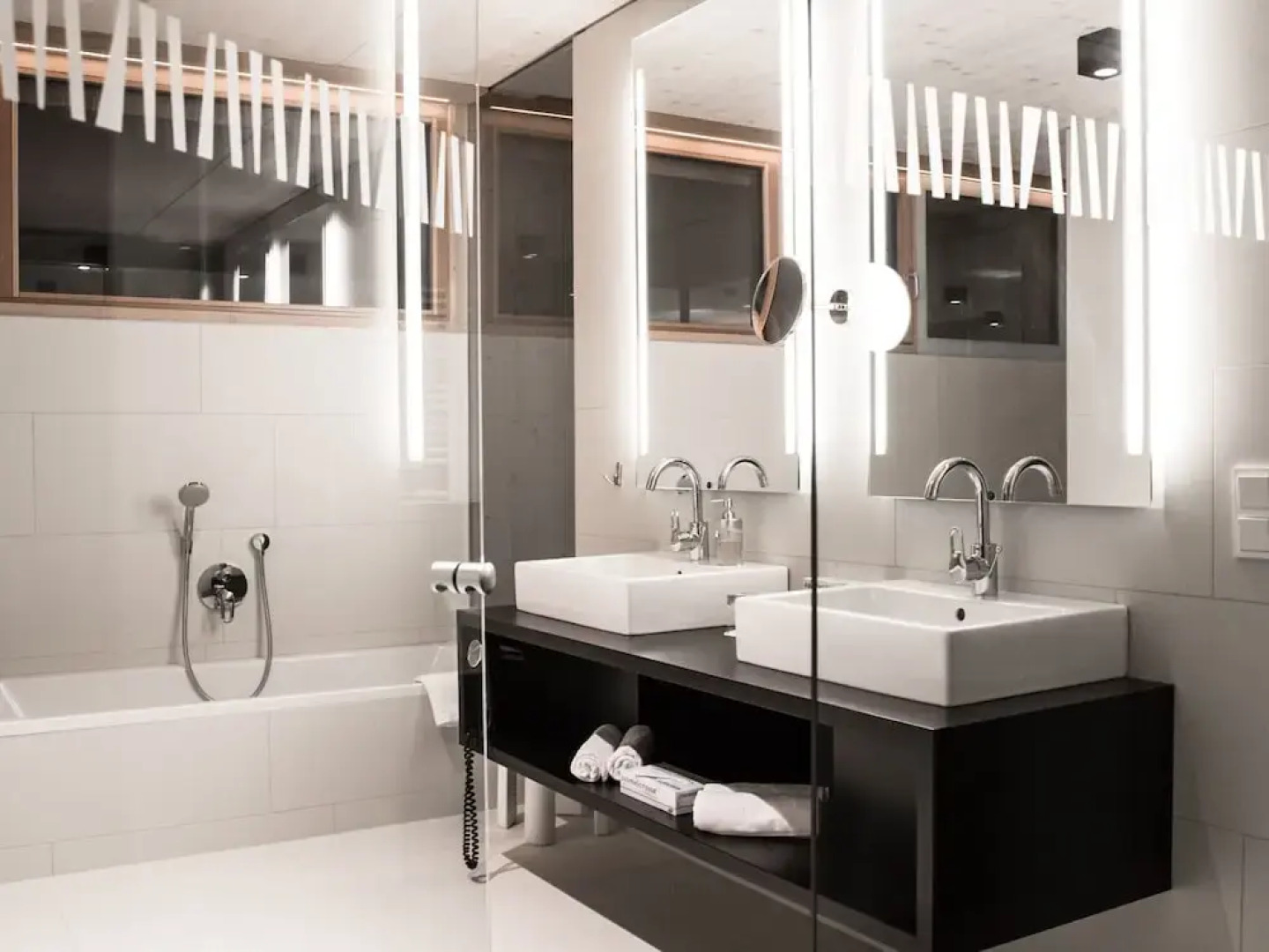 Chalet Resort Near Lake