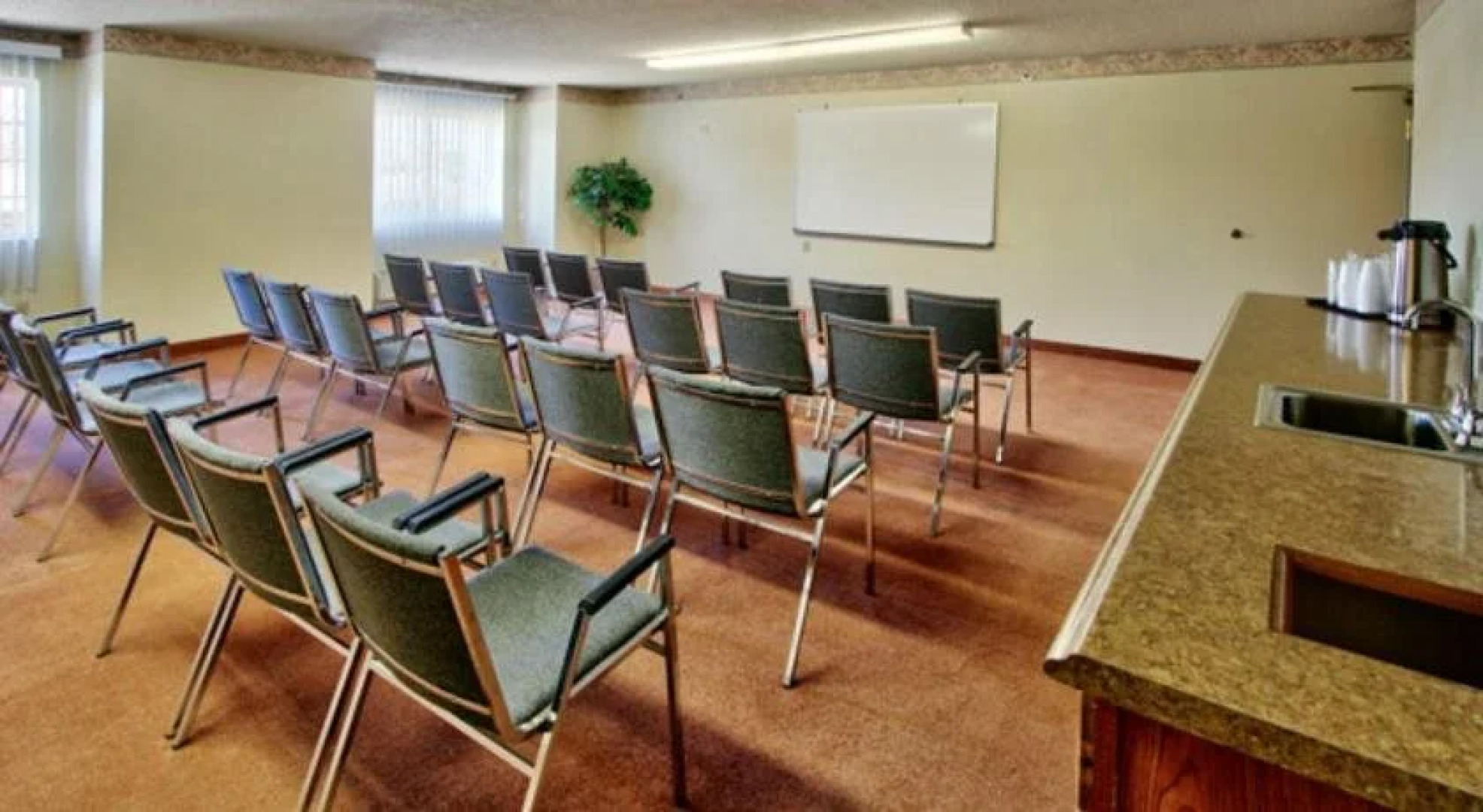 Western Skies Inn And Suites