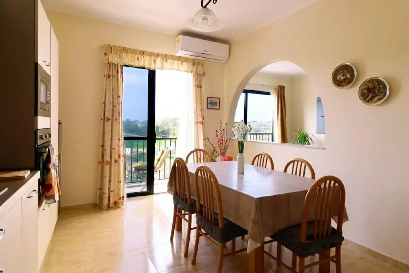 Peaceful Haven With Stunning Views Close to sea