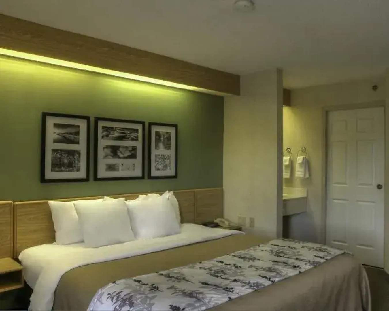 Sleep Inn & Suites