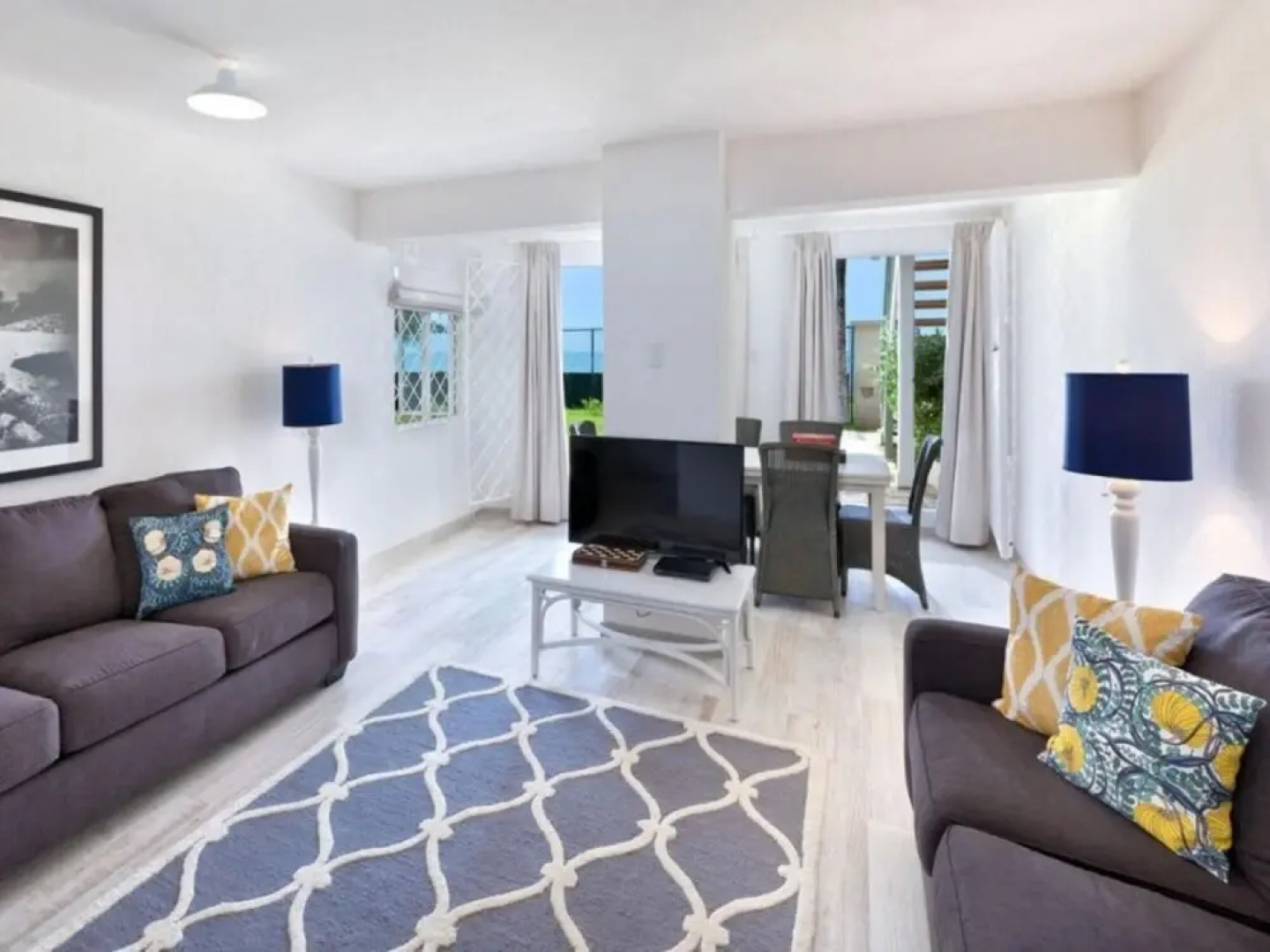 Sunny Vacation Villa 11