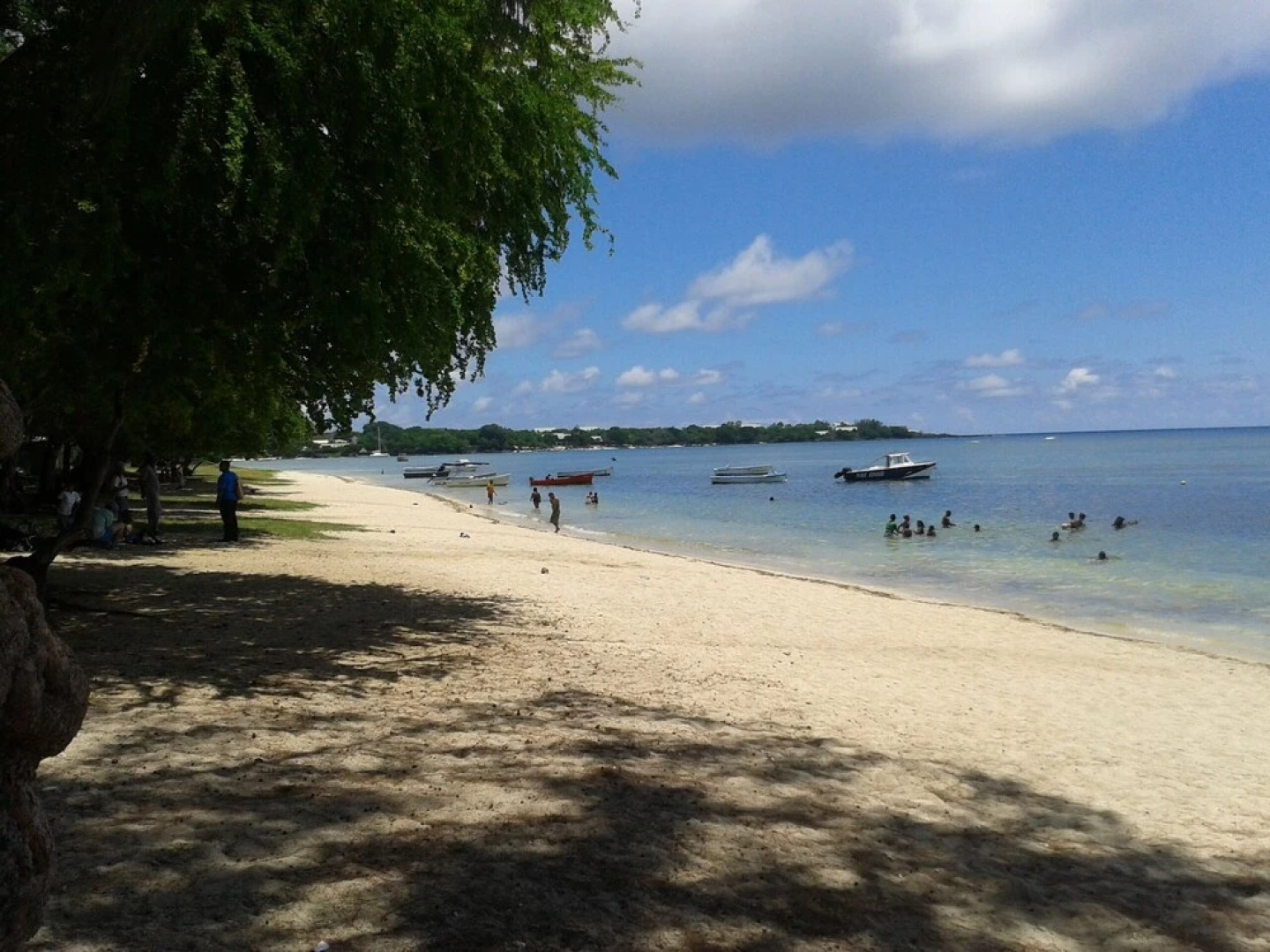 Sunny Private First Floor 1-br Beach Apartment With Spacious Balcony, Pool, Wifi