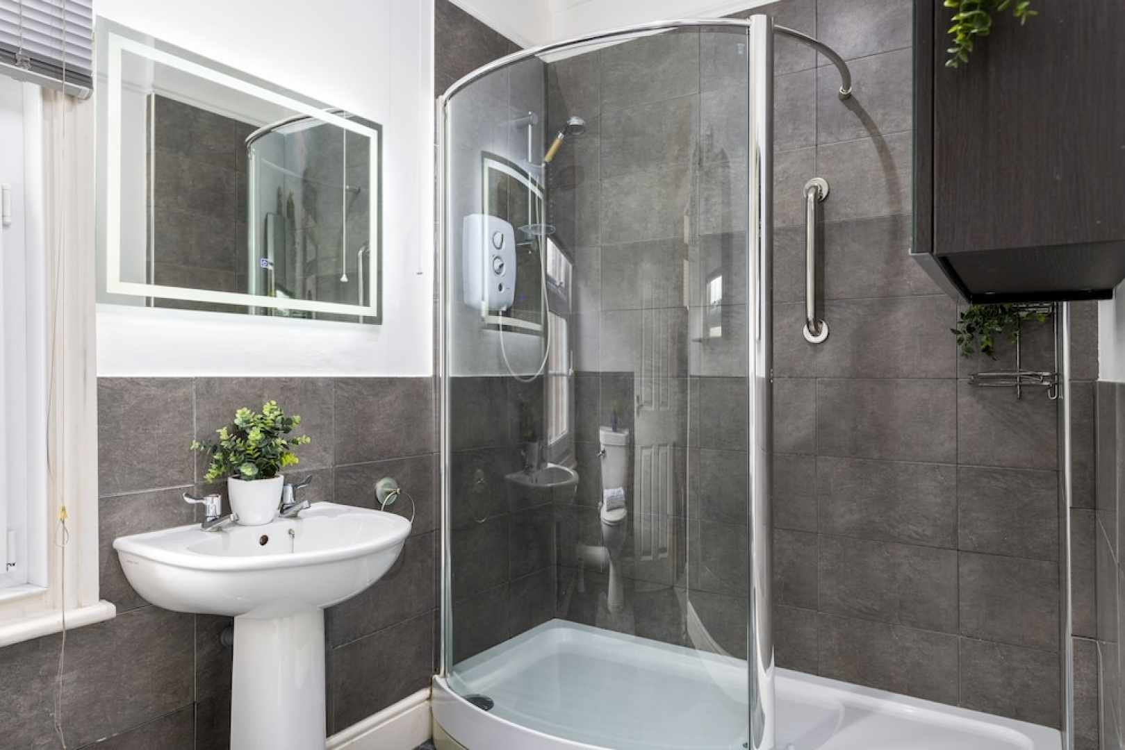 The Lincoln Book Inn