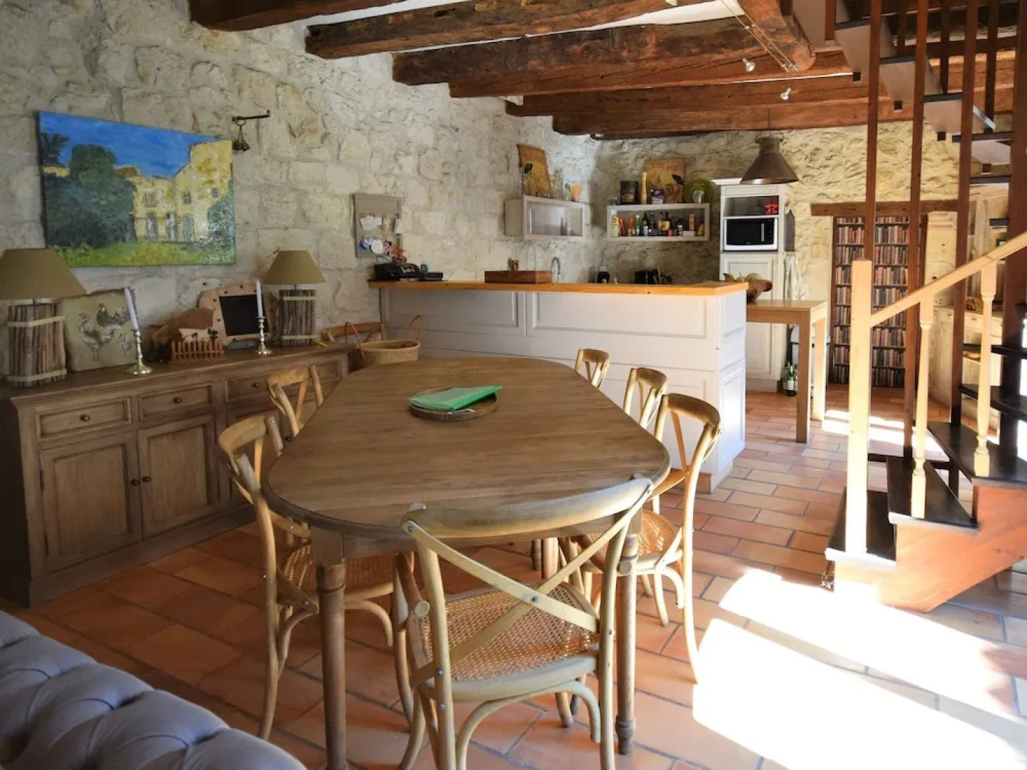 Authentic Castle in Bon-Encontre with Open Kitchen