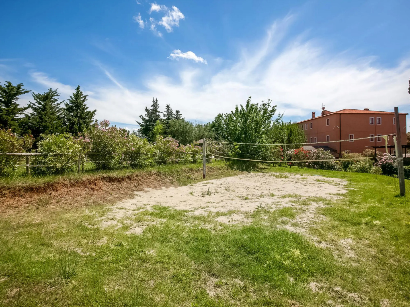 Farmhouse in Montescudaio with Shared Pool near Sea & Park