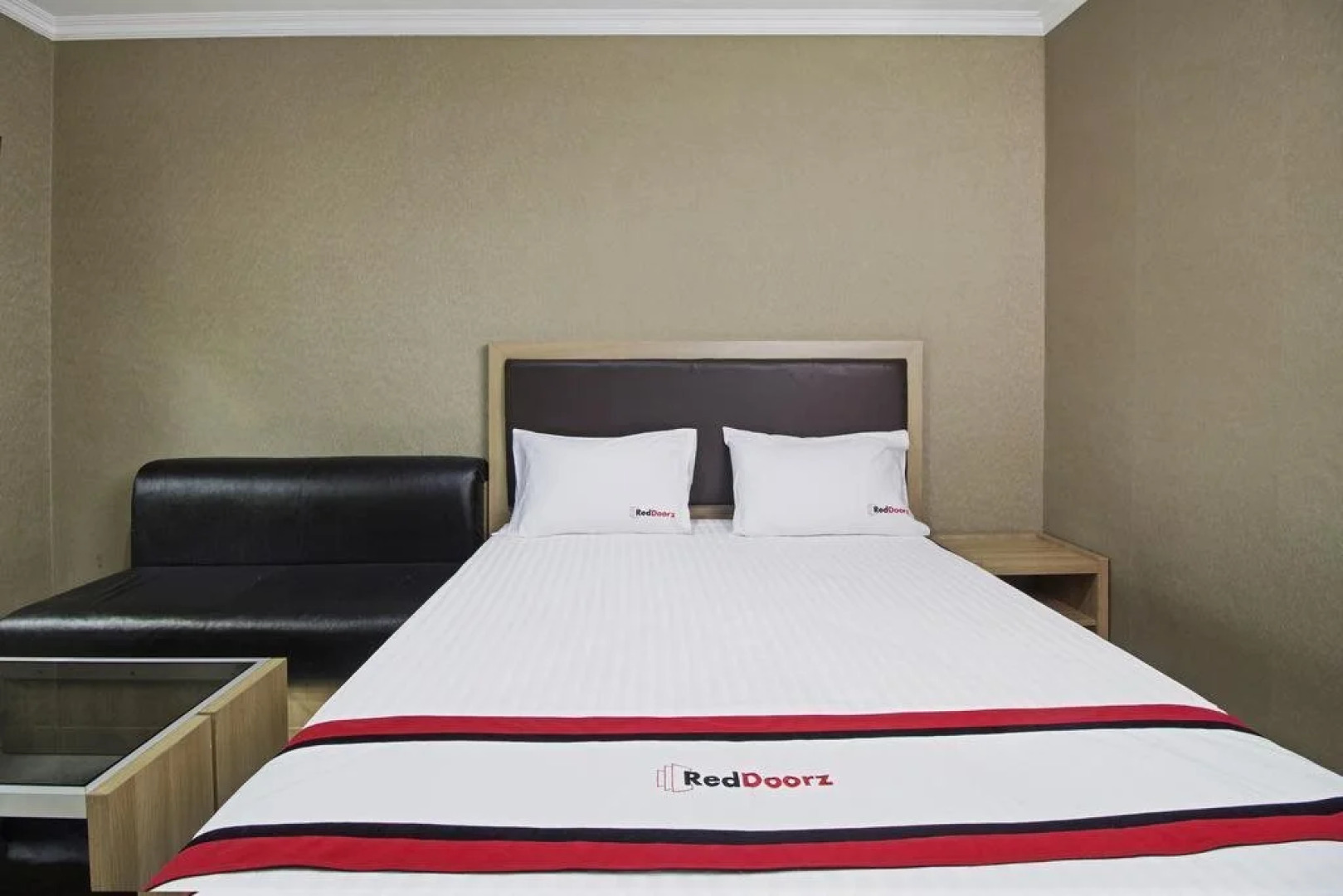 RedDoorz @ Taman Simpruk Cikarang