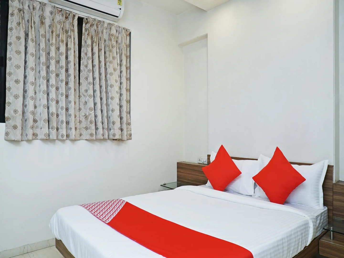OYO 26205 Hotel Sahara