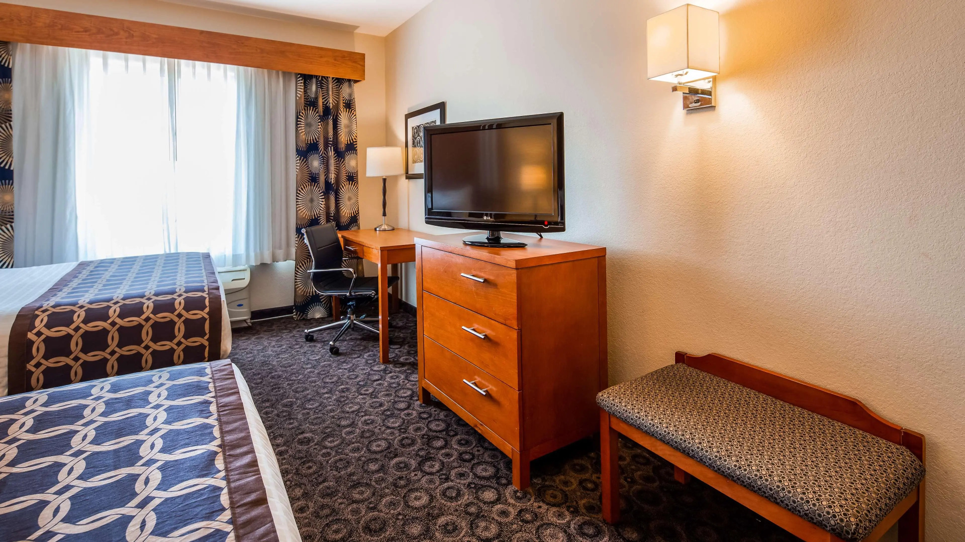 Best Western Plus Rose City Conference Center Inn