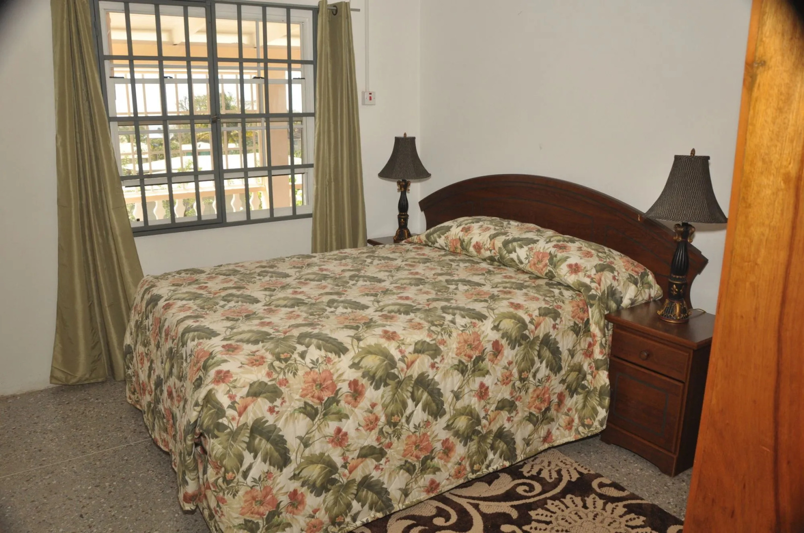 Len & Leona Holiday Hideout