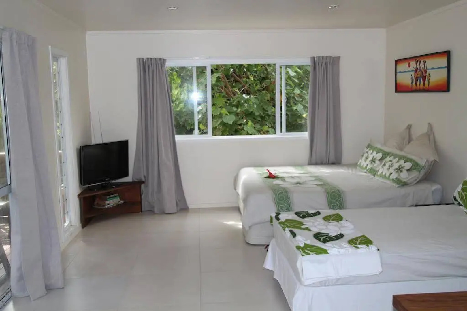 Sunny Bay Beach Bach