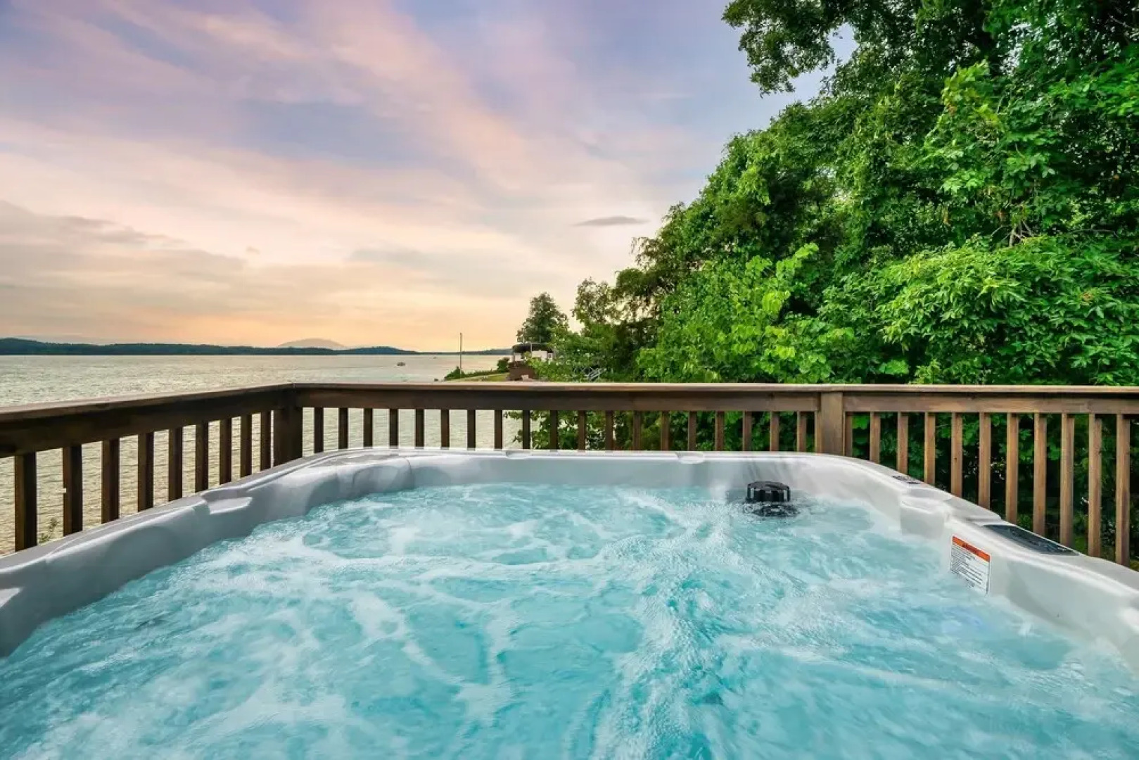 Lakeside Cottage 3 Bedroom Cottage by Redawning