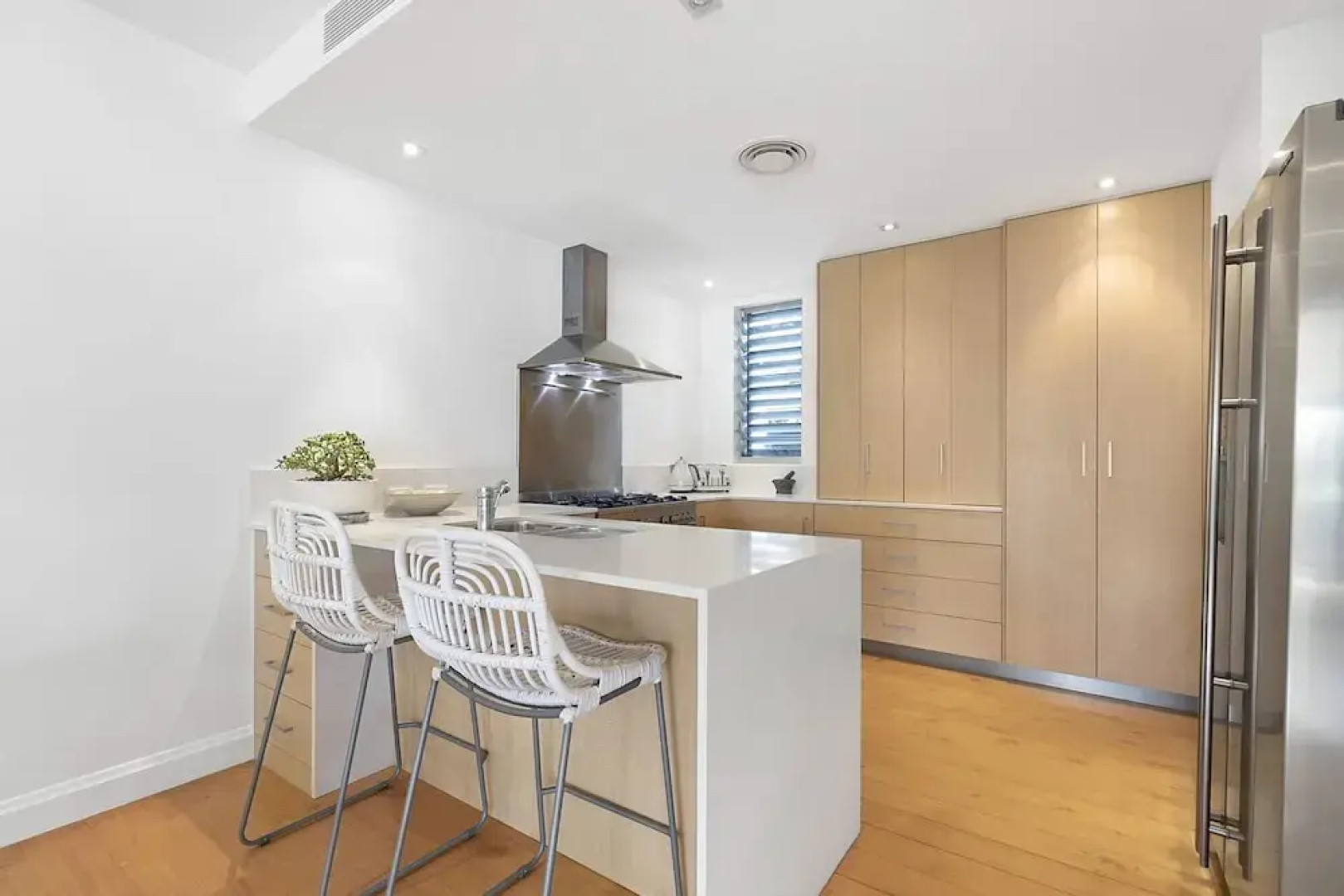 North Facing River Front Stunning Apartment - Unit 2, 9 Hilton Esplanade