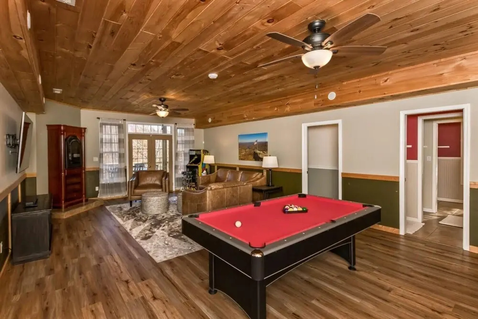 Rumbling Bald Resort Home In Lake Lure - Wifi - Community Beach, Pool, Golf And More 5 Bedroom Home by Sunscape Property Management