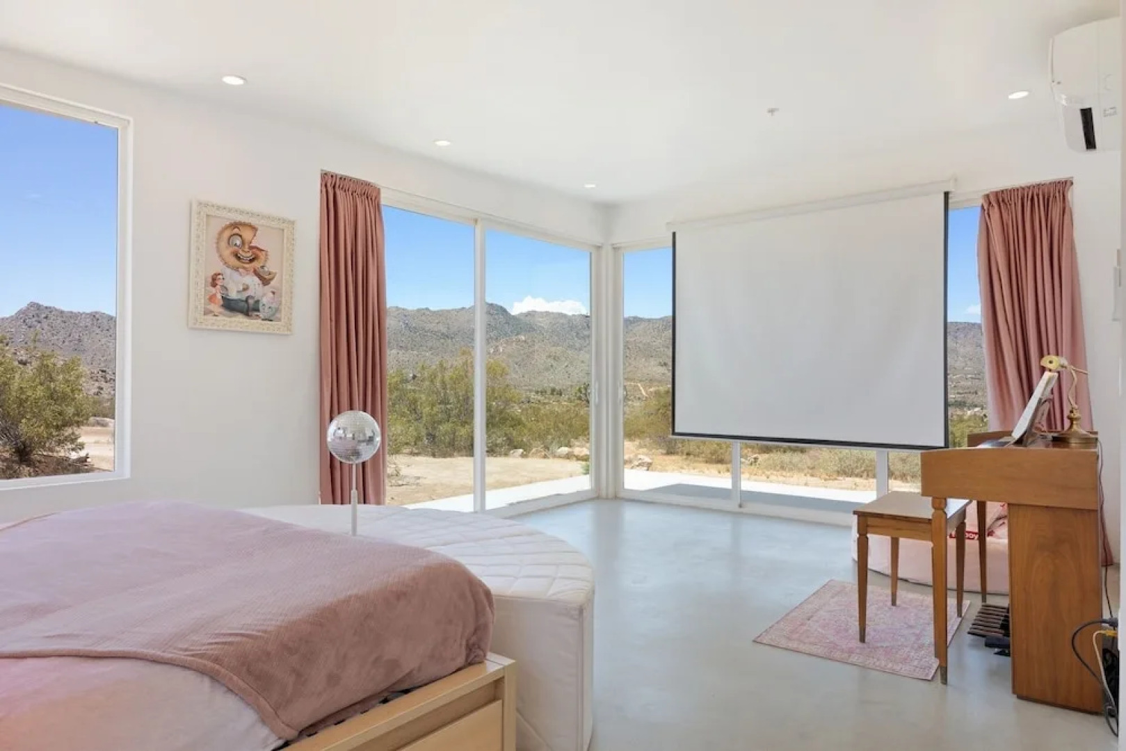 House Of Intellect - Hot Tub, Pool Fire Pit And Views! 1 Bedroom Home by Redawning