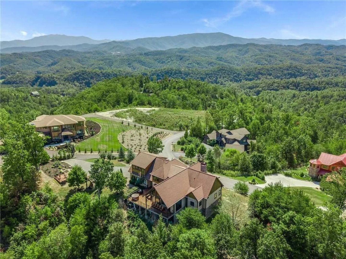 Pool On Summit Point - Four Bedroom Cabin