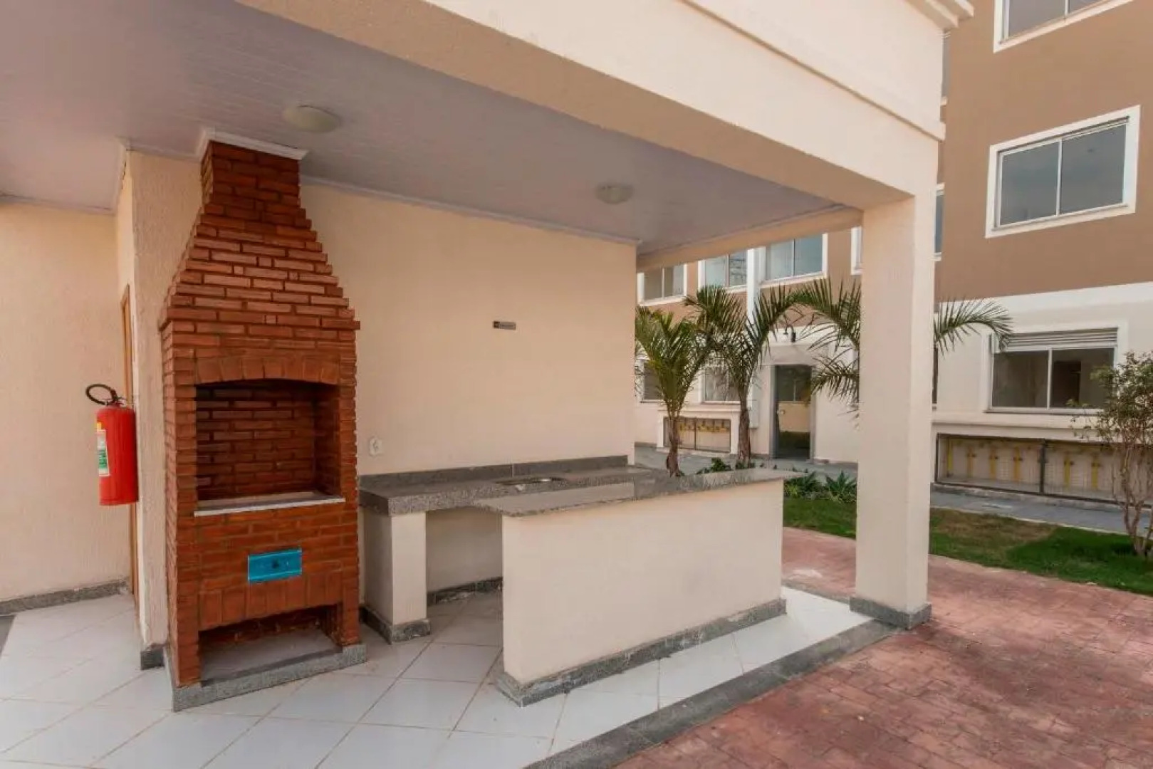 Apt completo-Ar-TV-Portaria 24h-Piscina-Praia