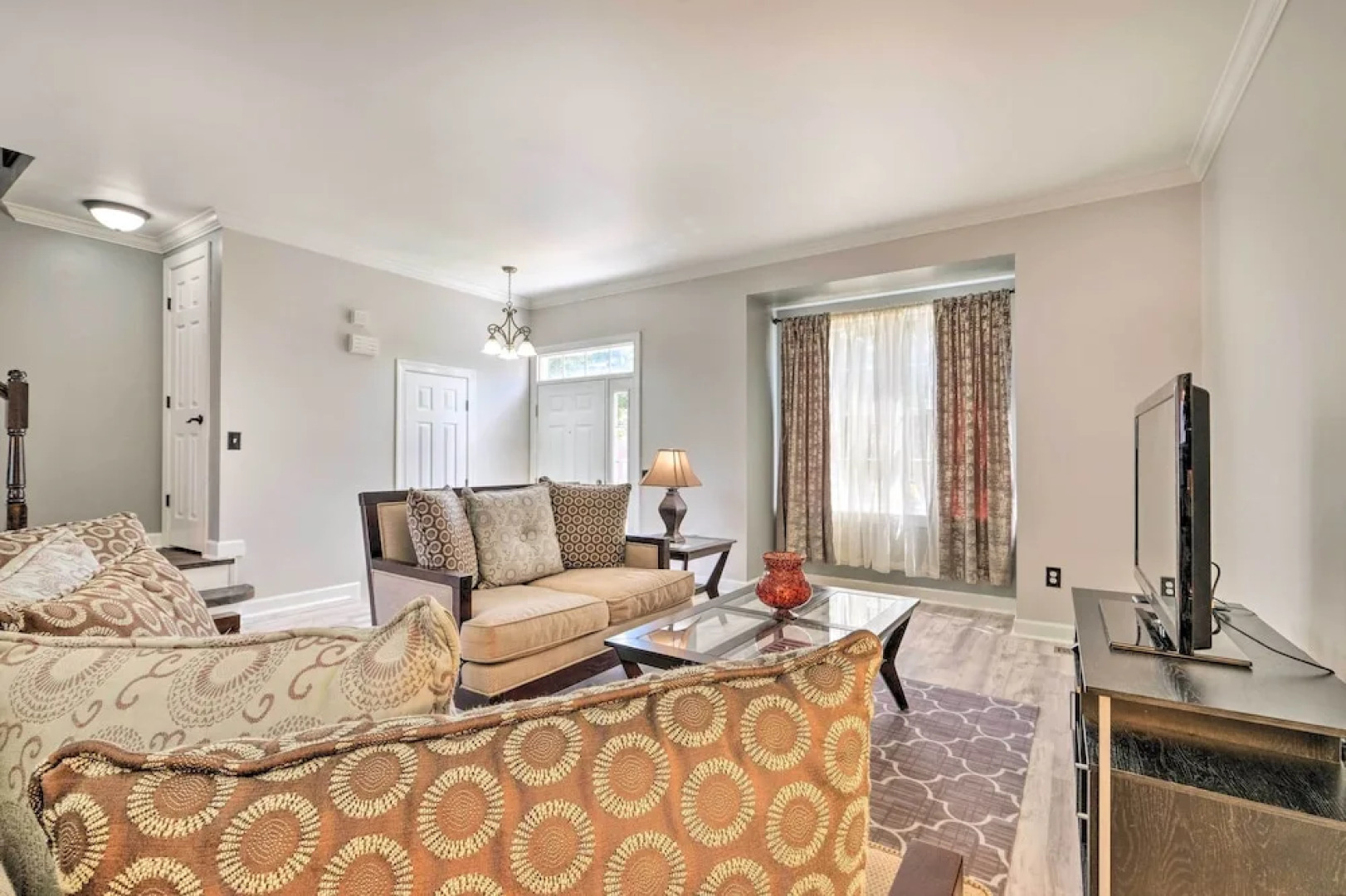 Pond-view Deck + Pool Table: Woodbridge Haven!