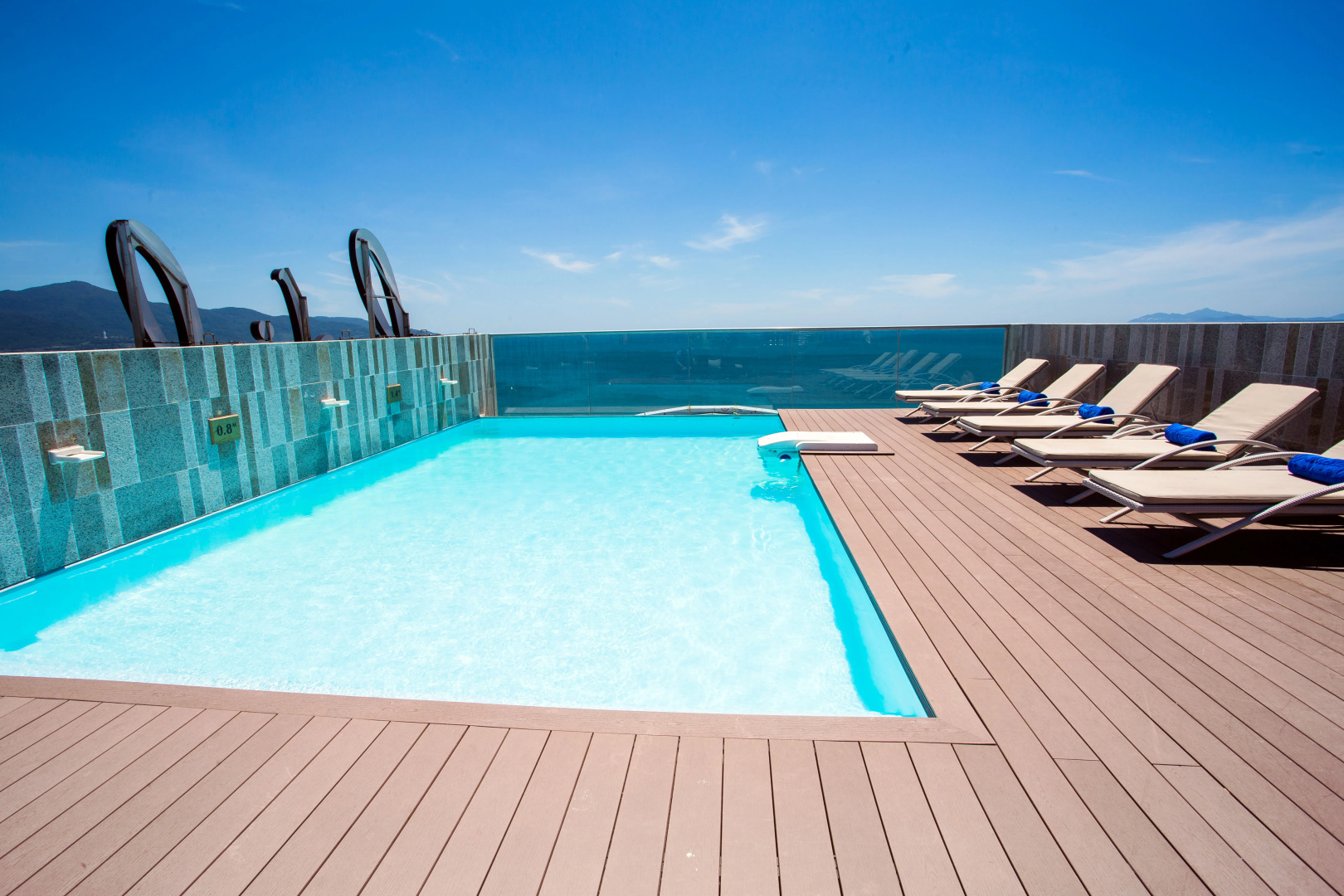 Holiday Beach Hotel Danang